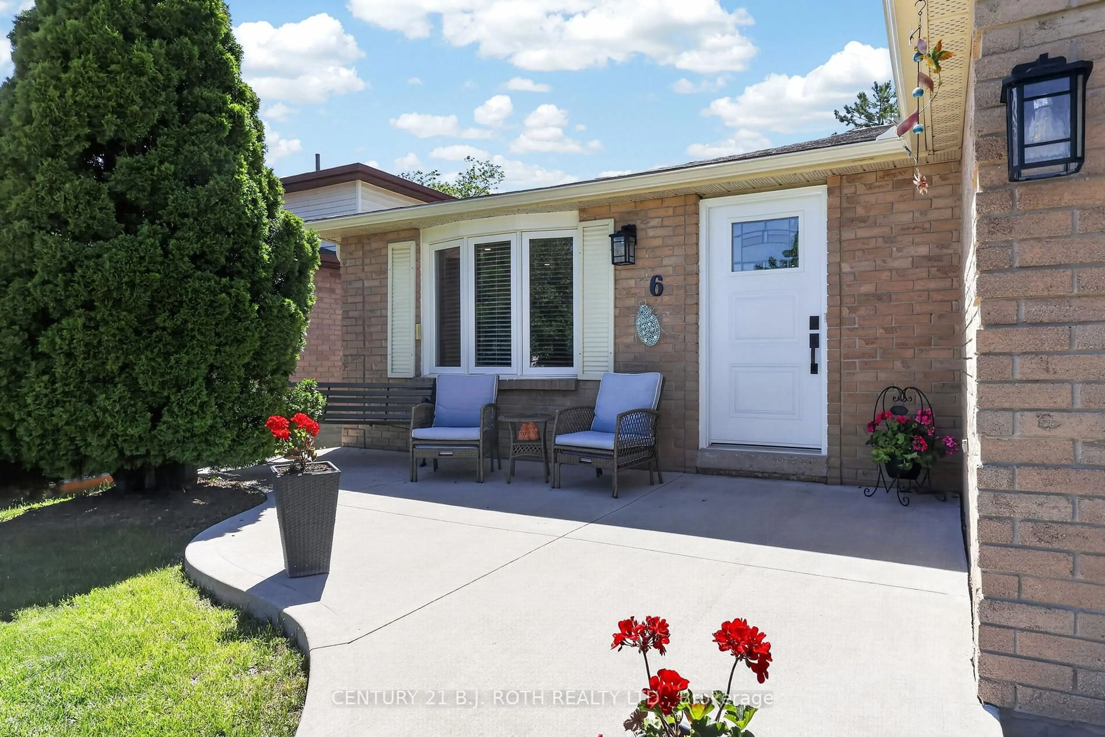 Home with brick exterior material, street for 6 Ford St, Barrie Ontario L4N 5X2