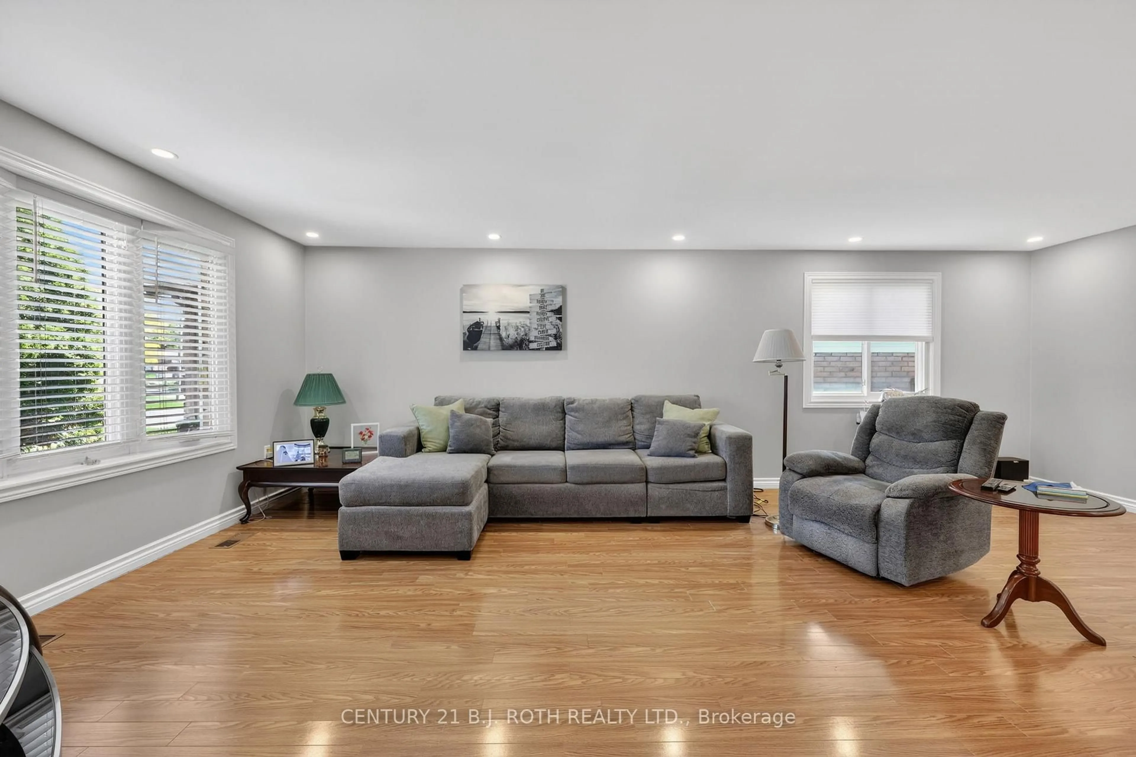 Living room with furniture, unknown for 6 Ford St, Barrie Ontario L4N 5X2