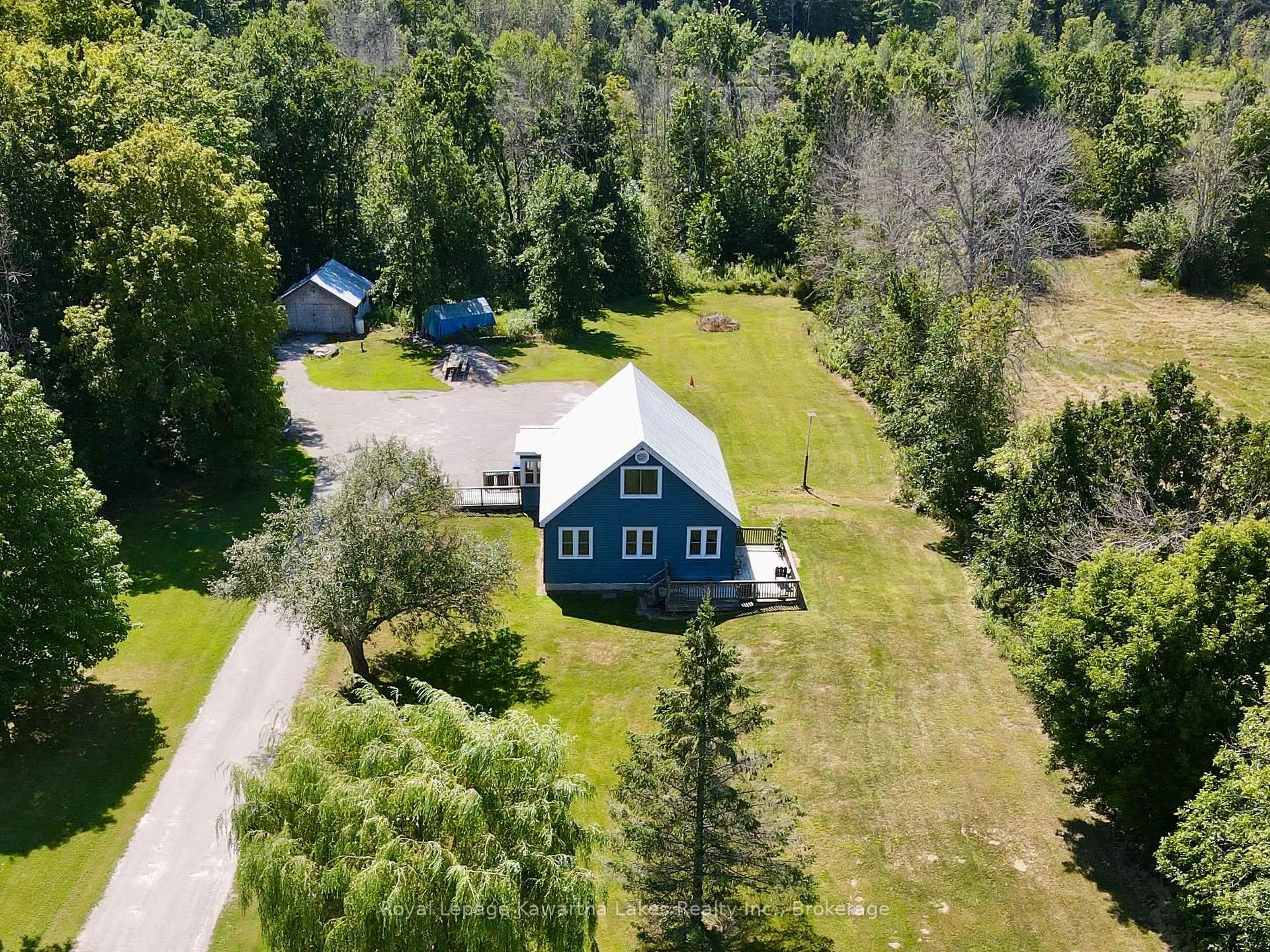 A pic from outside/outdoor area/front of a property/back of a property/a pic from drone, unknown for 1866 Irish Line, Severn Ontario L0K 1E0