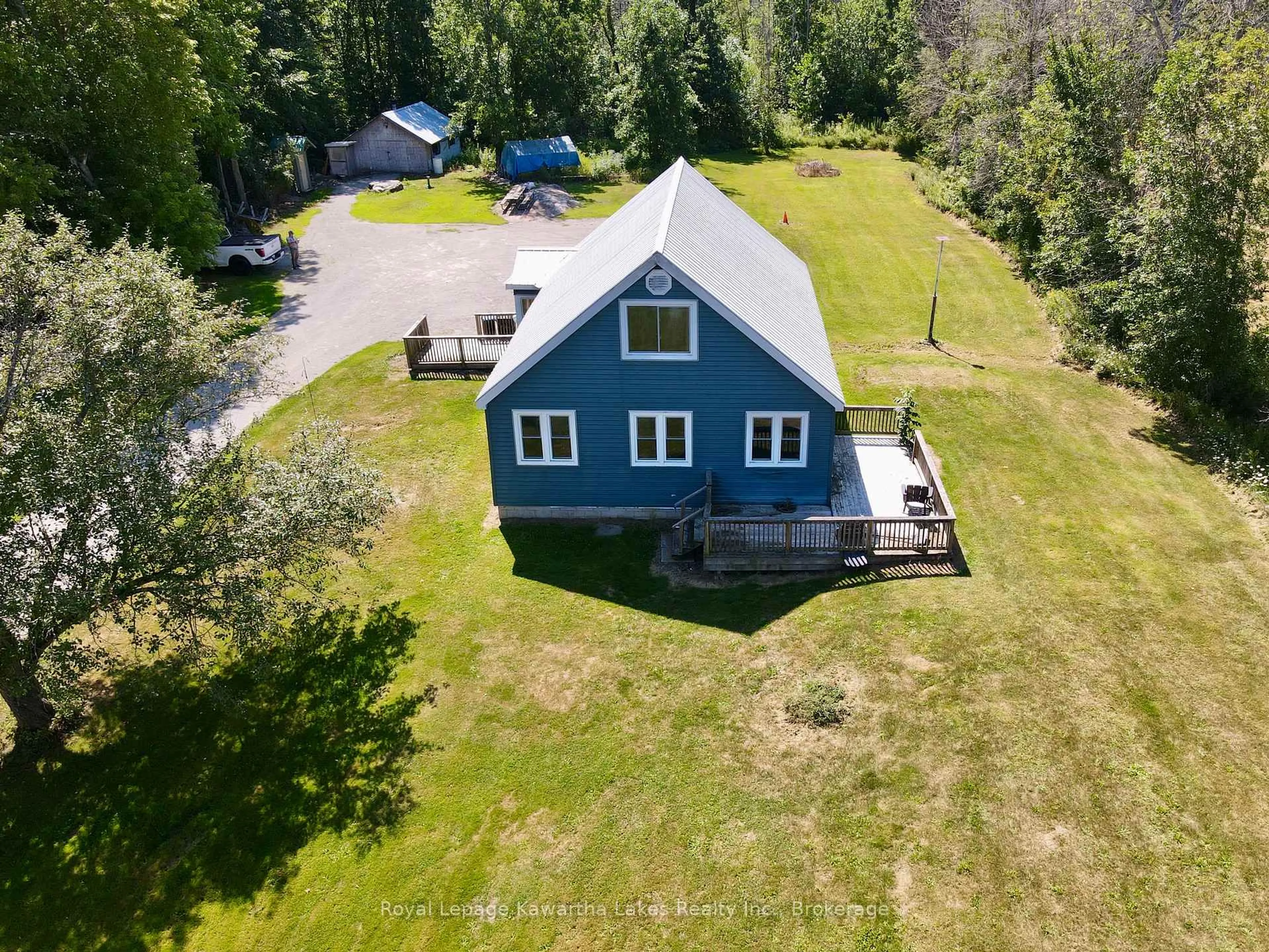 A pic from outside/outdoor area/front of a property/back of a property/a pic from drone, unknown for 1866 Irish Line, Severn Ontario L0K 1E0