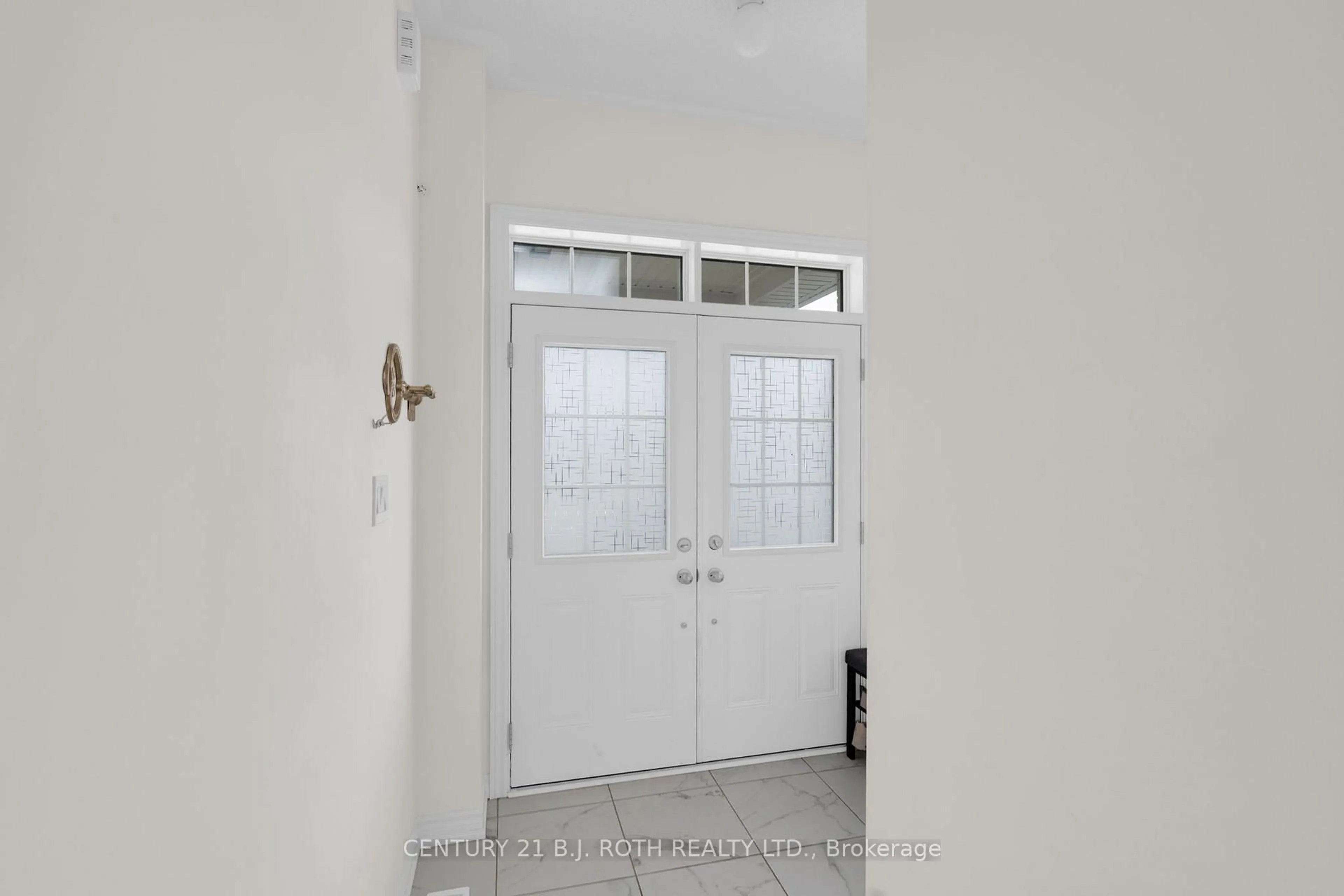Indoor entryway for 96 Nottingham Rd, Barrie Ontario L9N 0L3