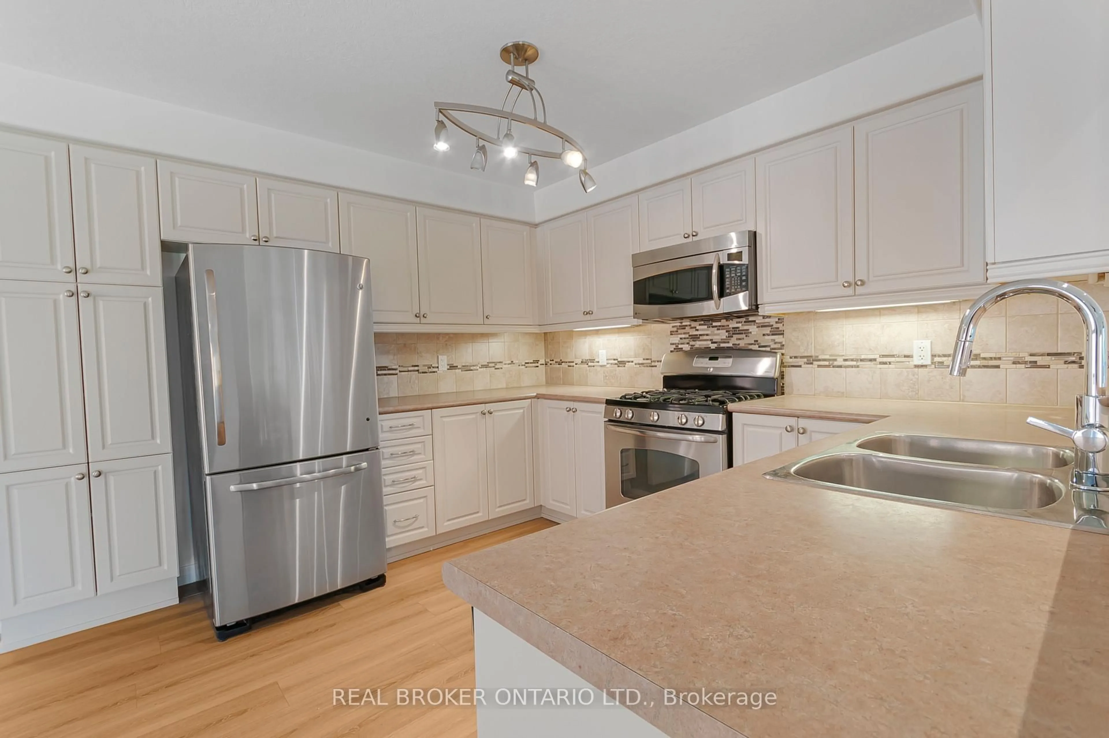 Open concept kitchen, unknown for 320 Holden St, Collingwood Ontario L9Y 0E1