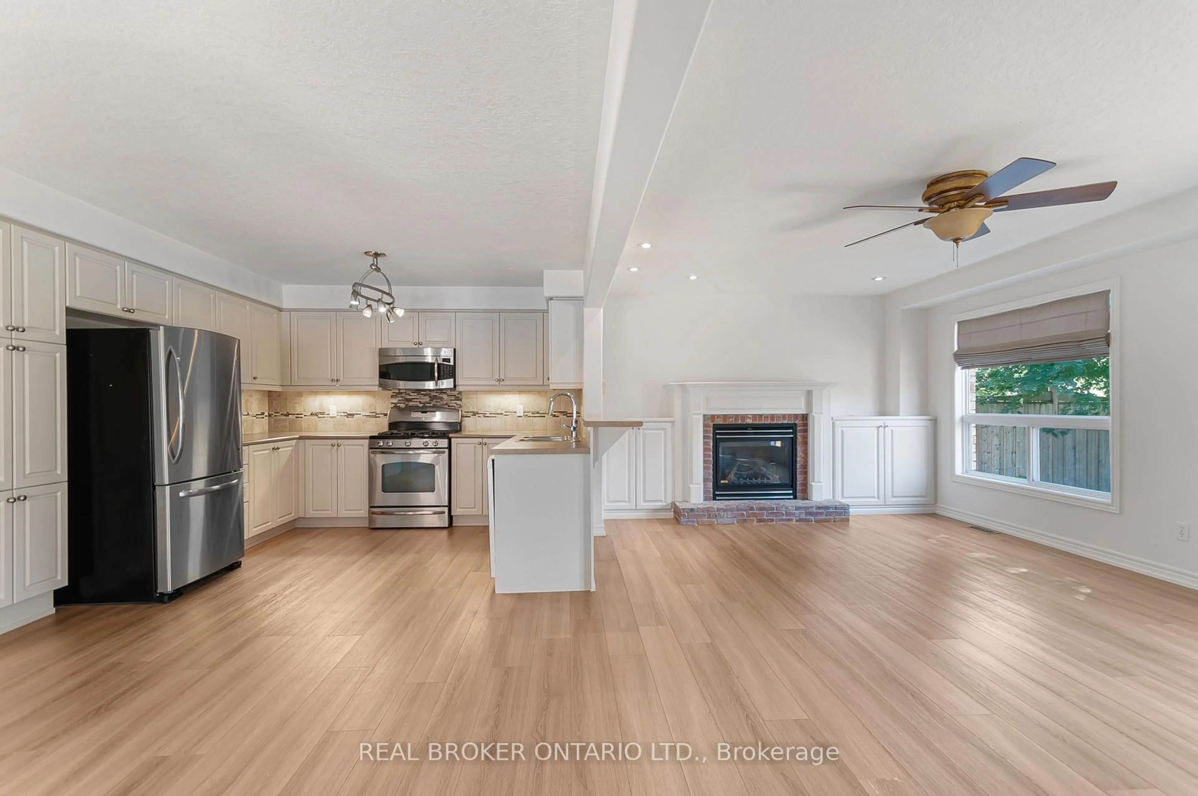Open concept kitchen, unknown for 320 Holden St, Collingwood Ontario L9Y 0E1