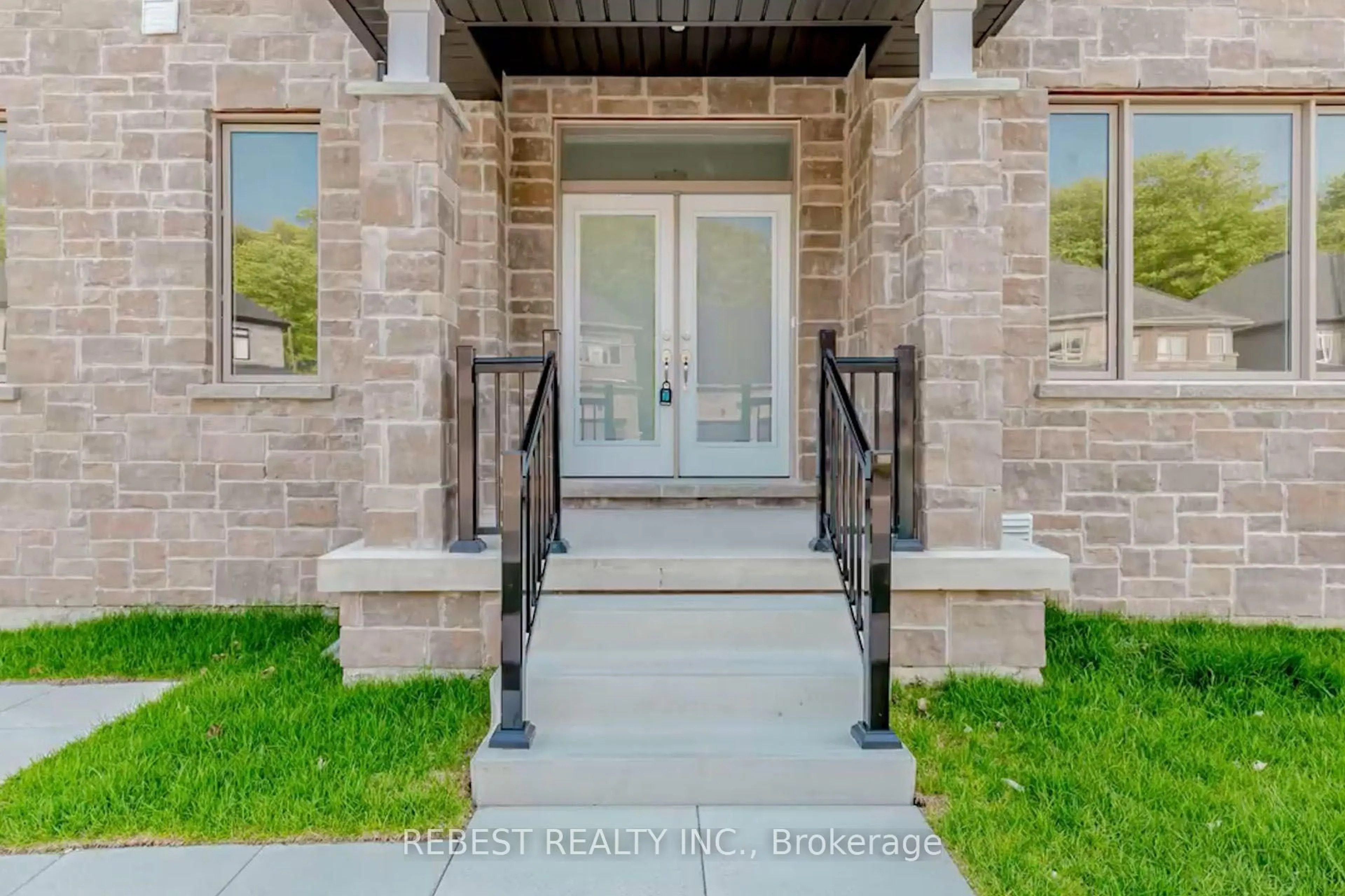 Indoor entryway for 46 Franklin Tr, Barrie Ontario L9J 0B1