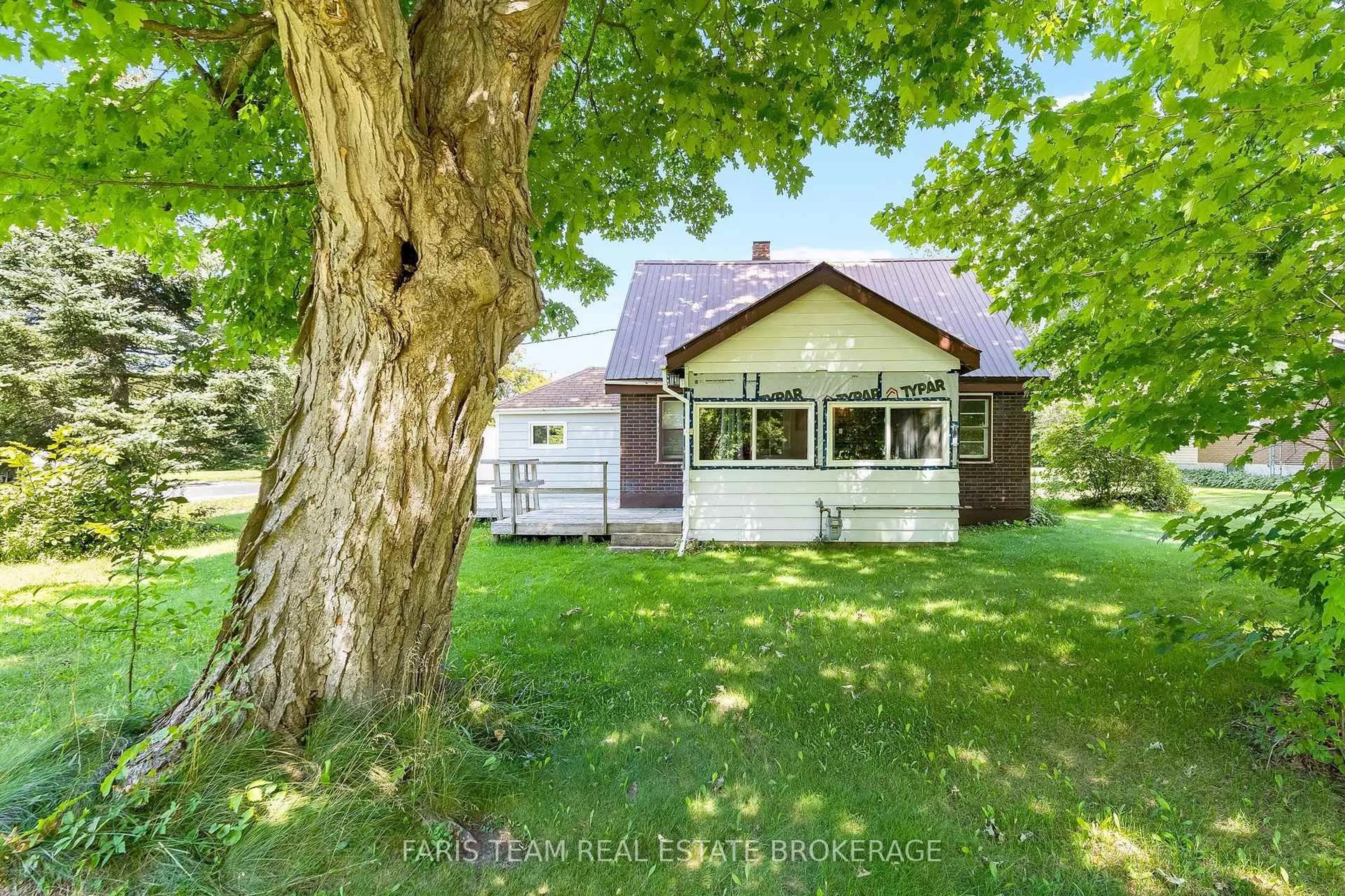 A pic from outside/outdoor area/front of a property/back of a property/a pic from drone, building for 29 Marsh Lane, Tiny Ontario L0K 2E1