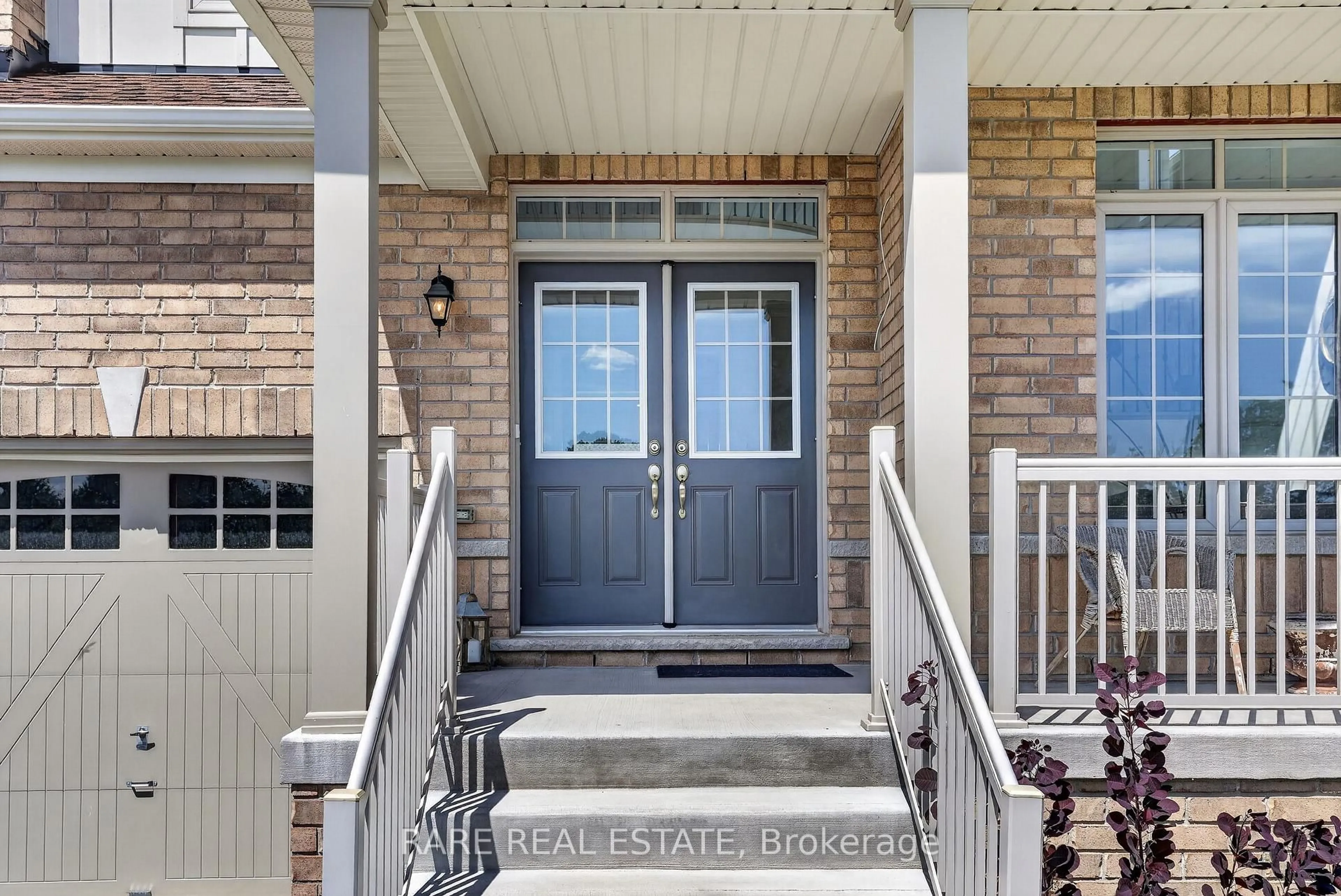 Indoor entryway for 130 Victoria Wood Ave, Springwater Ontario L9X 1Z8