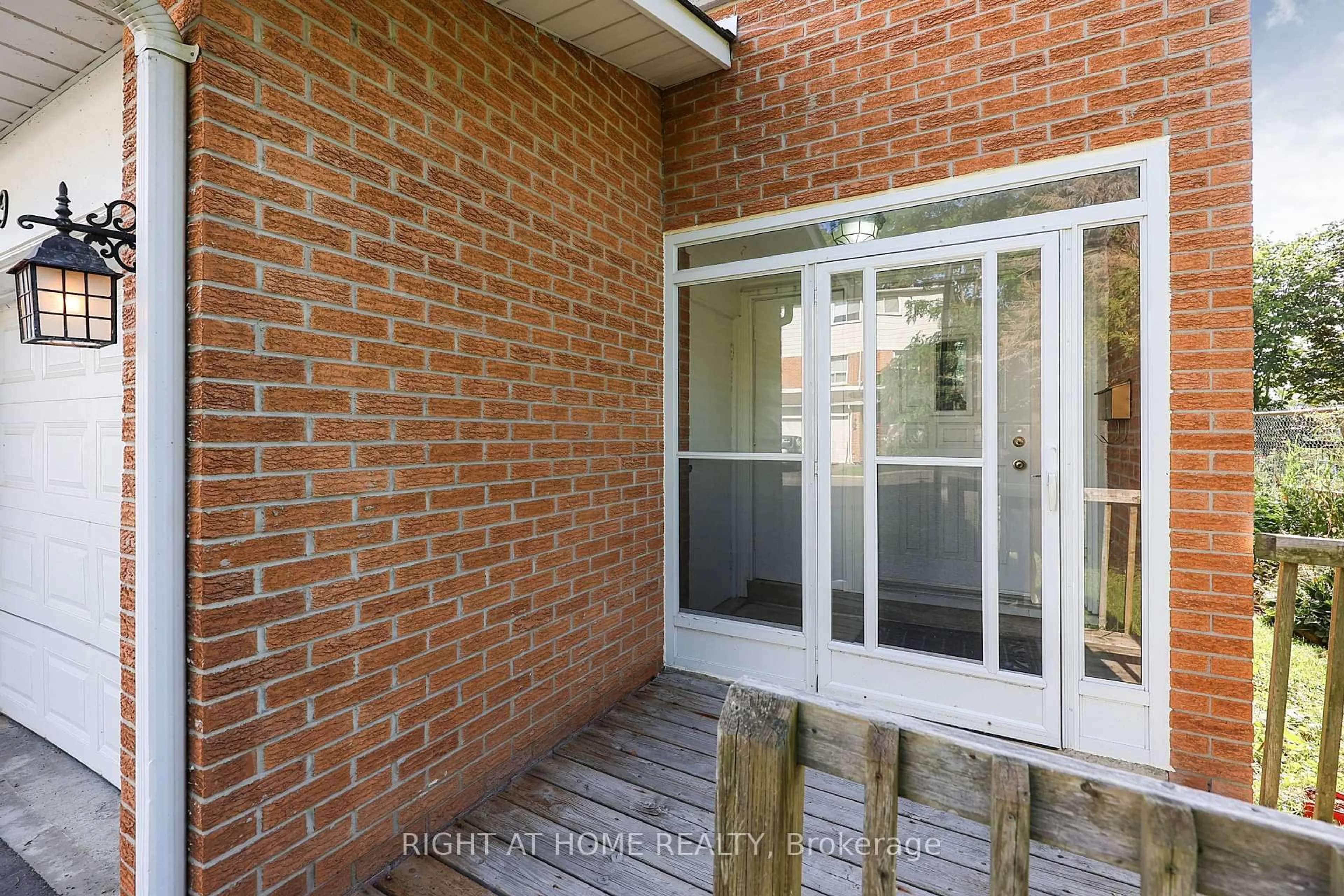 Unknown for 237 Steel St #9, Barrie Ontario L4M 2H1