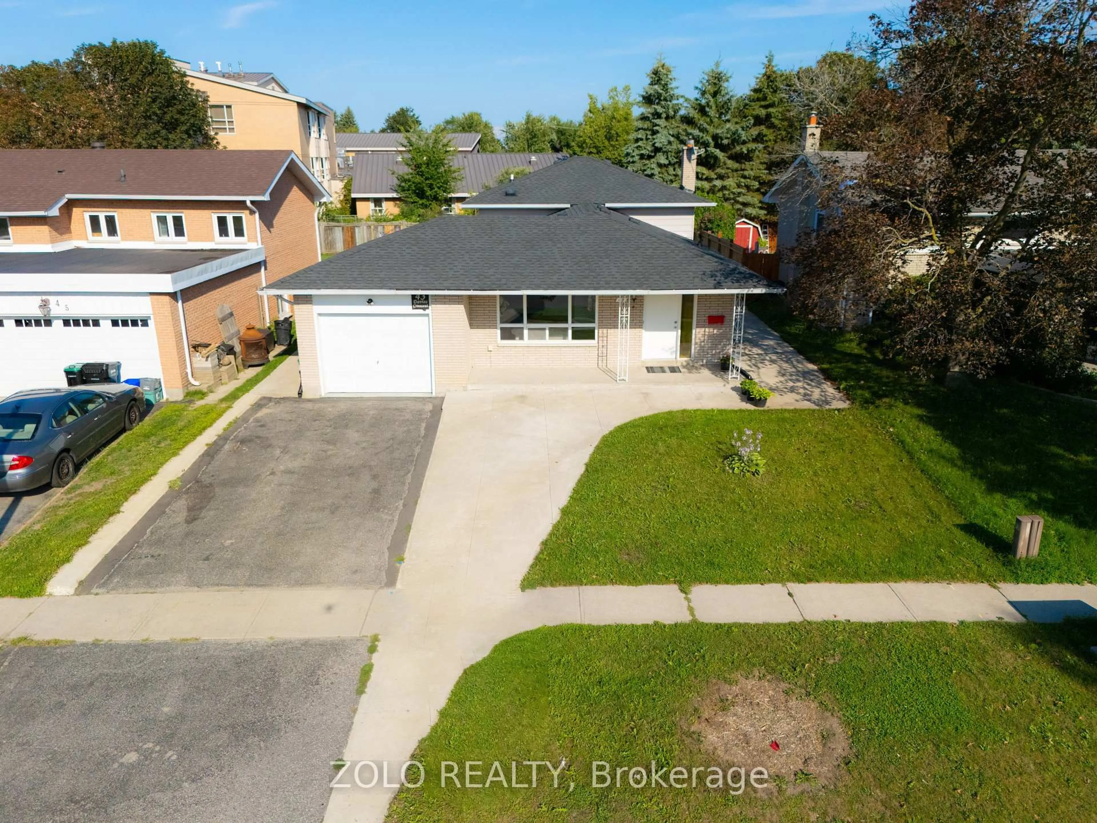 A pic from outside/outdoor area/front of a property/back of a property/a pic from drone, street for 43 Davies Cres, Barrie Ontario L4M 2M4