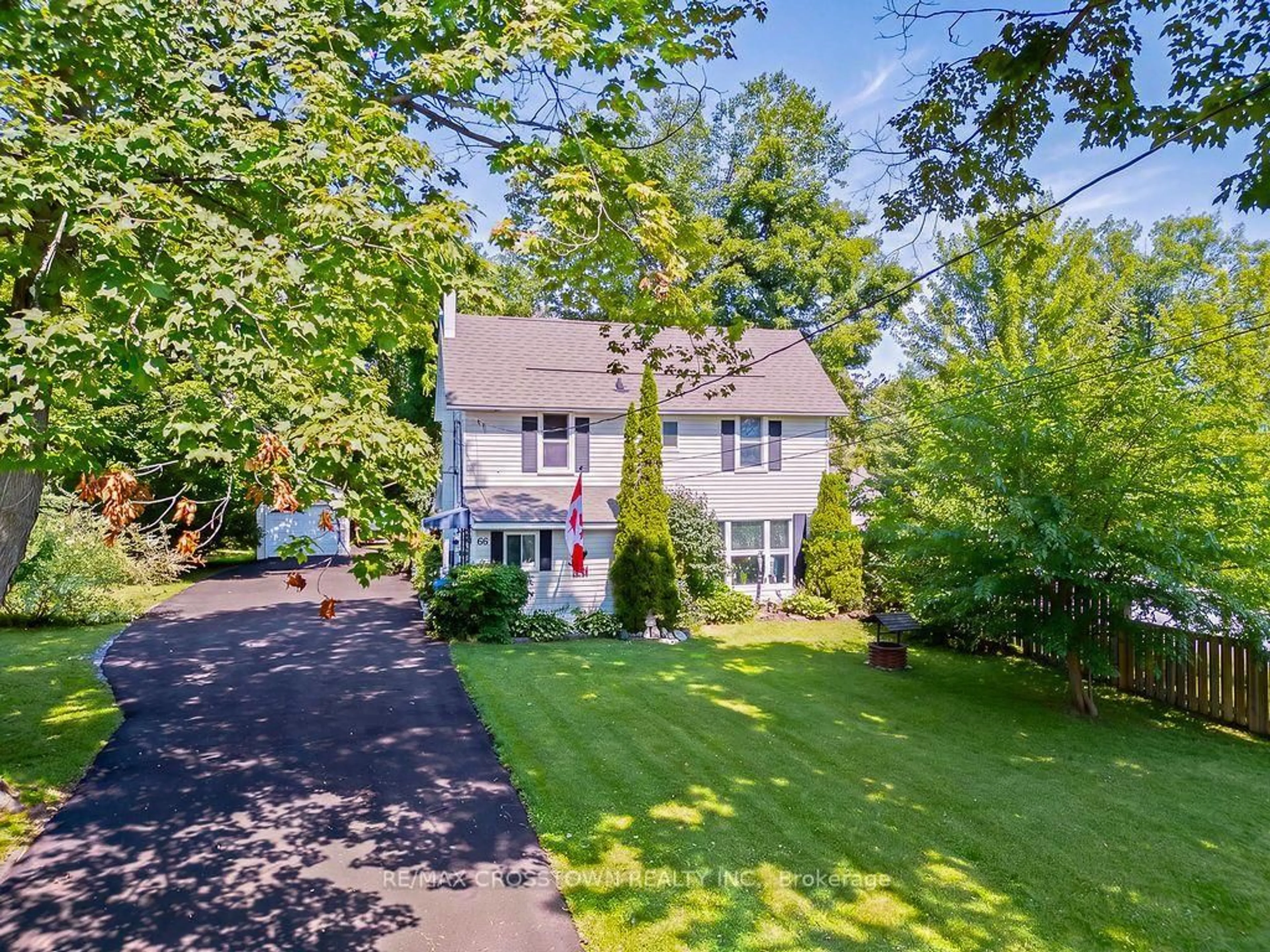 A pic from outside/outdoor area/front of a property/back of a property/a pic from drone, street for 66 Maple St, Tay Ontario L0K 2A0