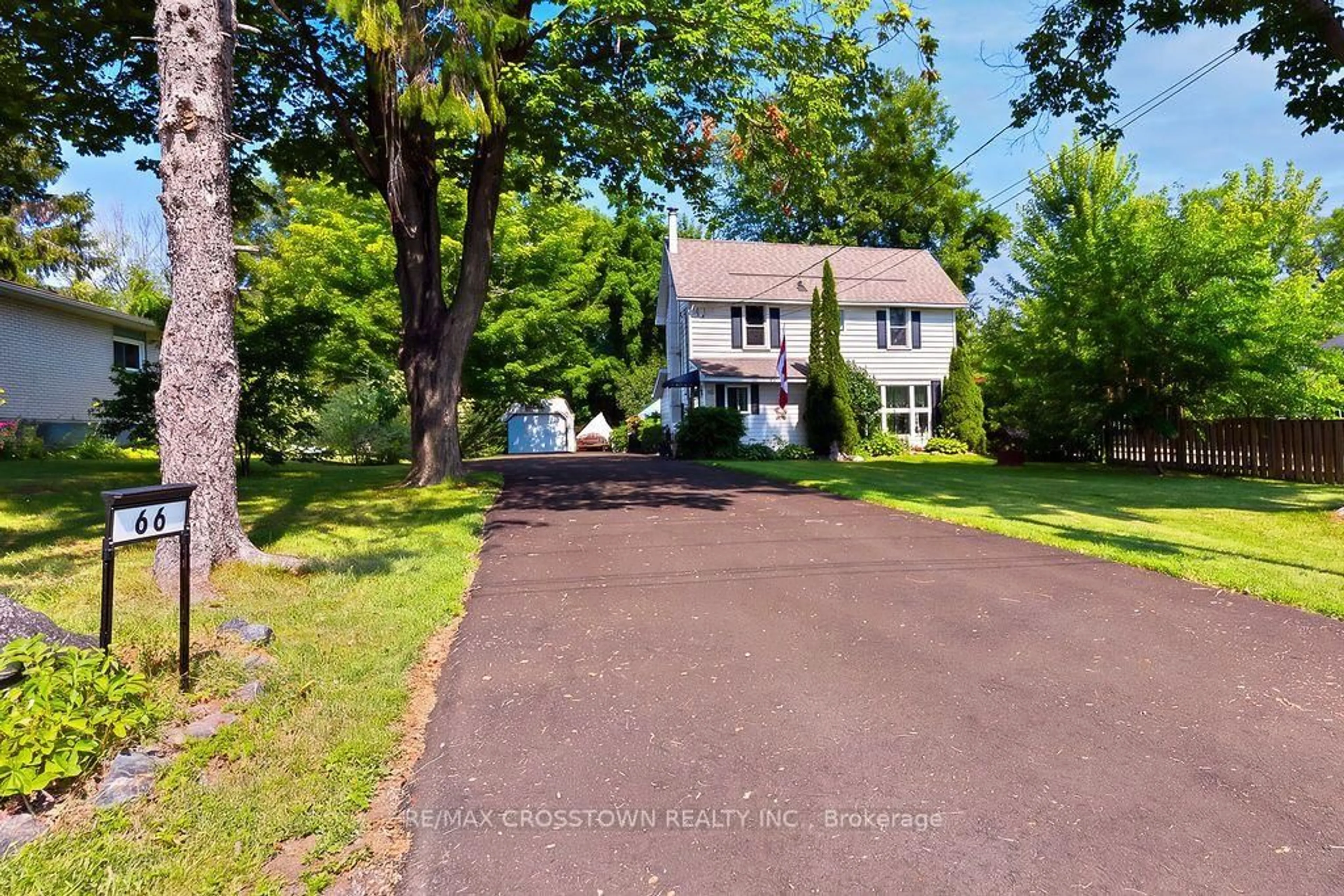 A pic from outside/outdoor area/front of a property/back of a property/a pic from drone, street for 66 Maple St, Tay Ontario L0K 2A0