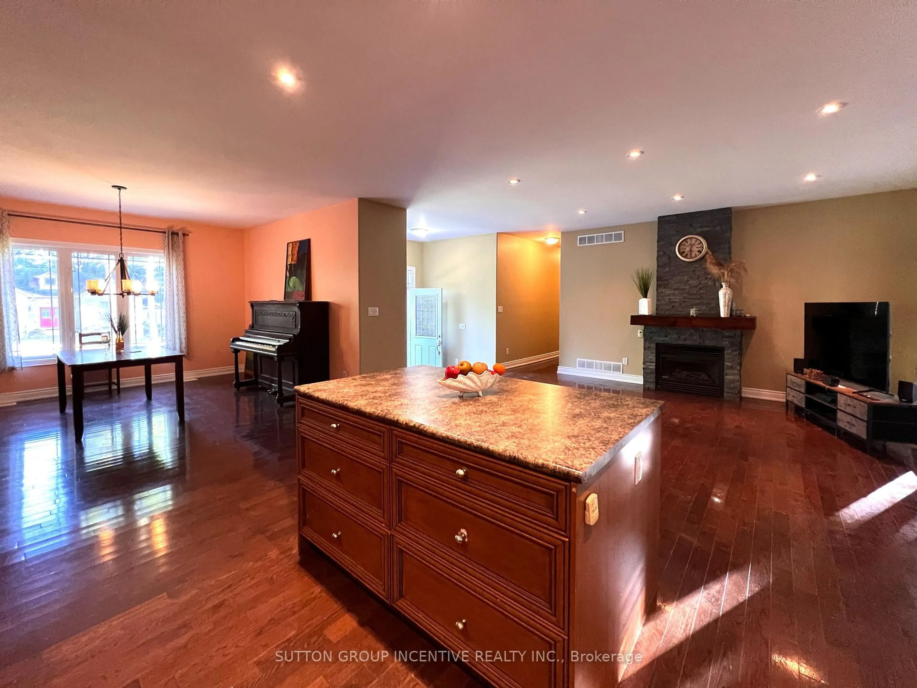 Open concept kitchen, unknown for 32 Albion Lane, Tiny Ontario L9M 0J2