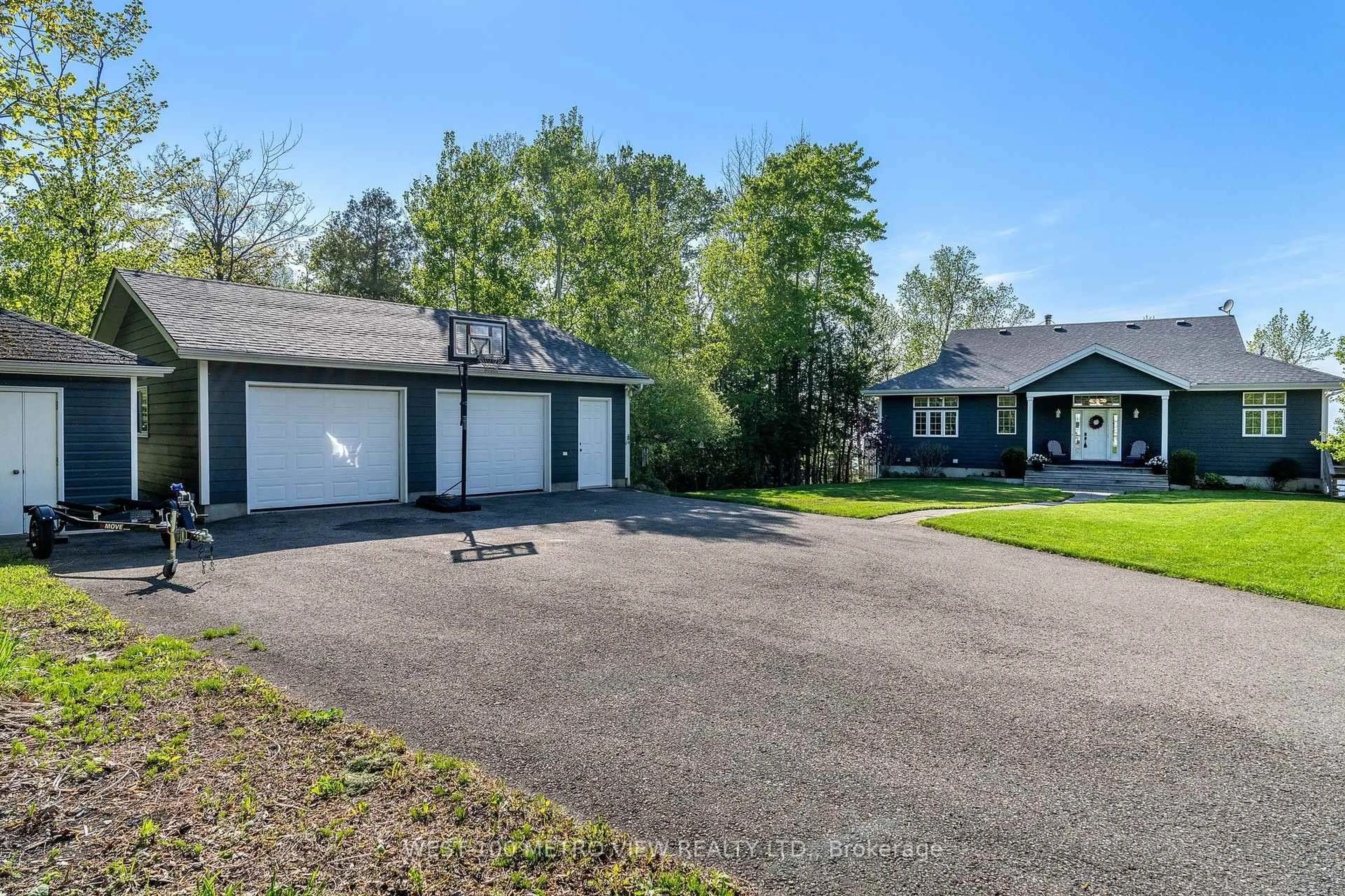 A pic from outside/outdoor area/front of a property/back of a property/a pic from drone, street for 458 SILVER BIRCH Dr, Tiny Ontario L9M 0M5