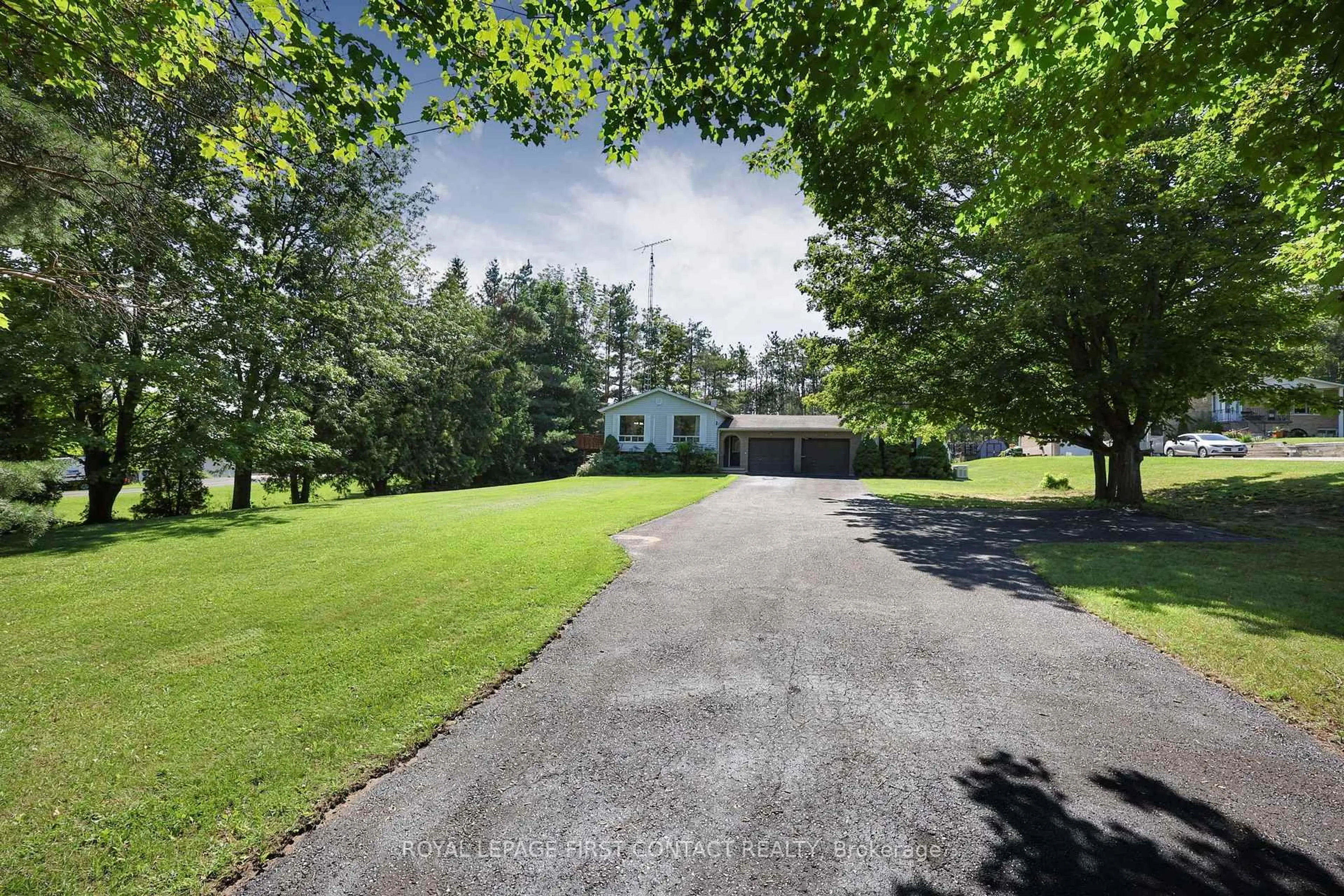 A pic from outside/outdoor area/front of a property/back of a property/a pic from drone, street for 4576 Line 5 Line, Oro-Medonte Ontario L0L 1V0