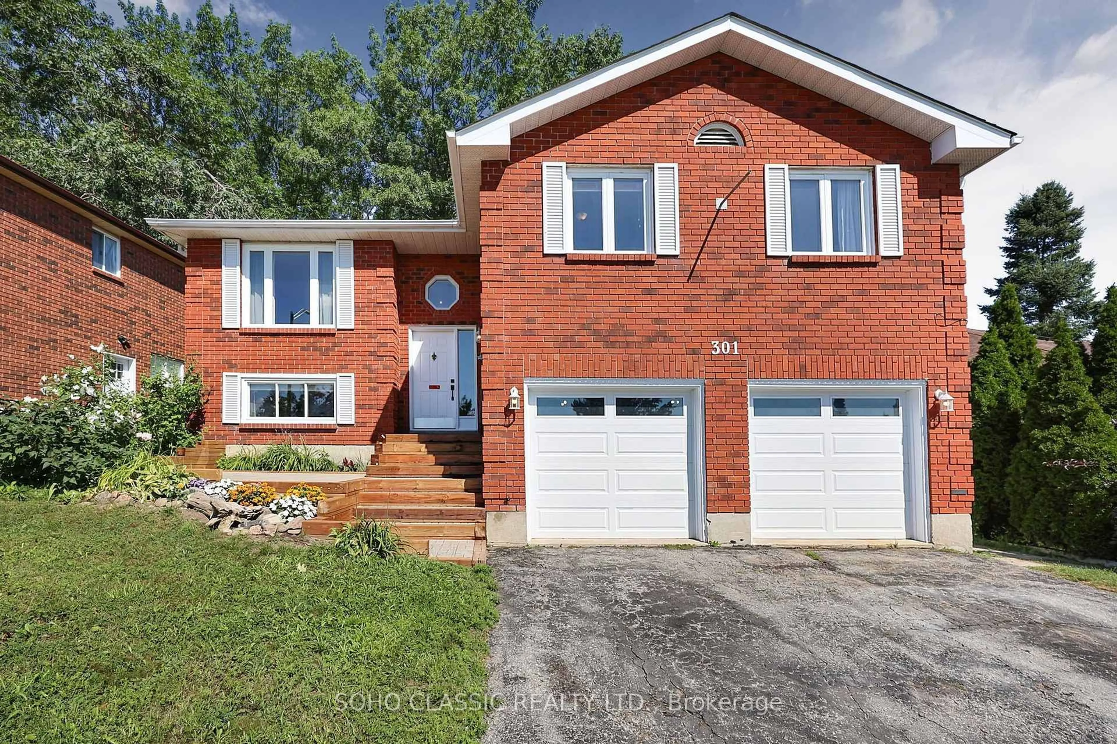 Home with brick exterior material, street for 301 Leacock Dr, Barrie Ontario L4N 6J8
