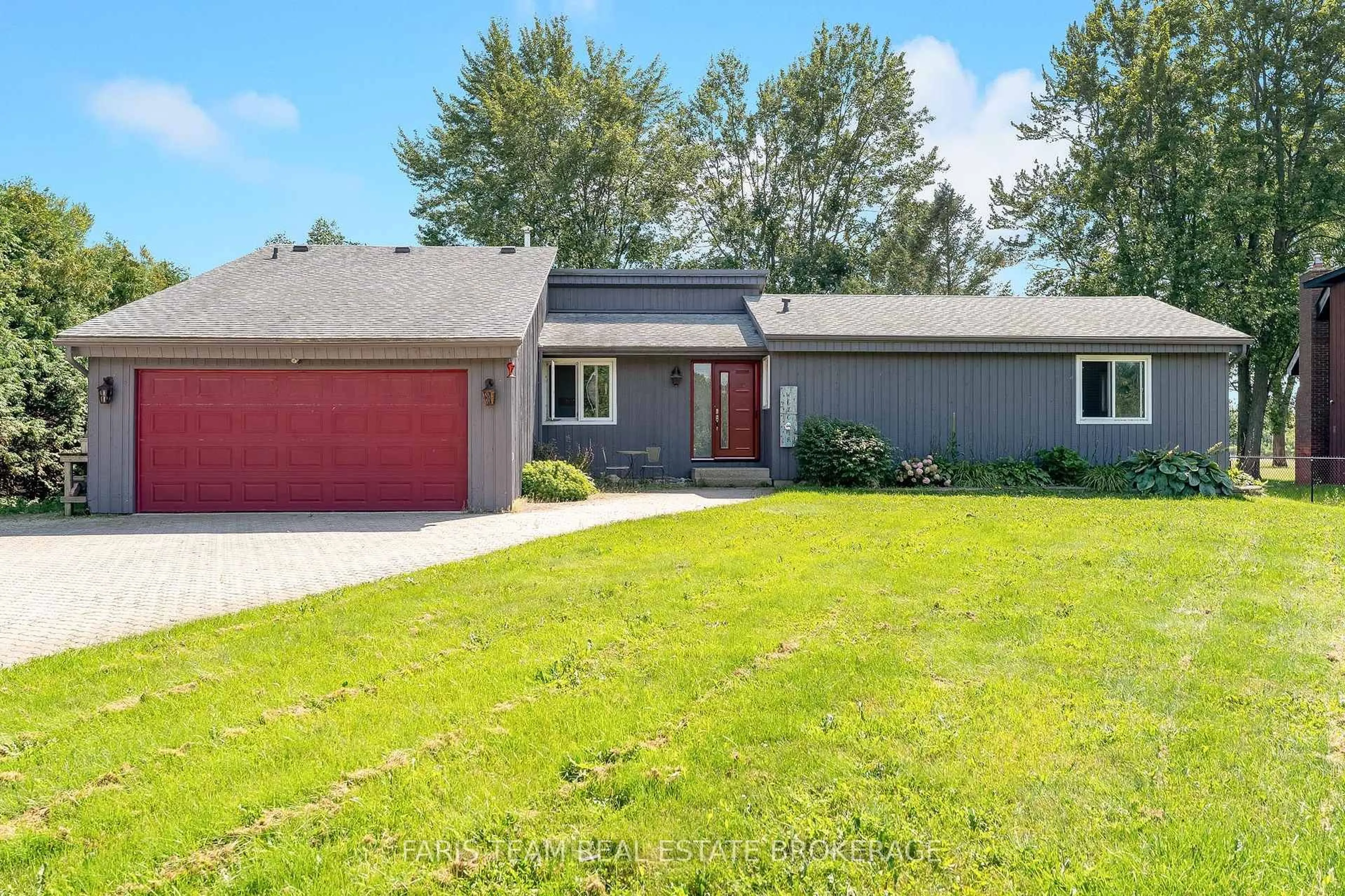 Home with vinyl exterior material, street for 3299 Shoreview Dr, Severn Ontario L0K 2B0
