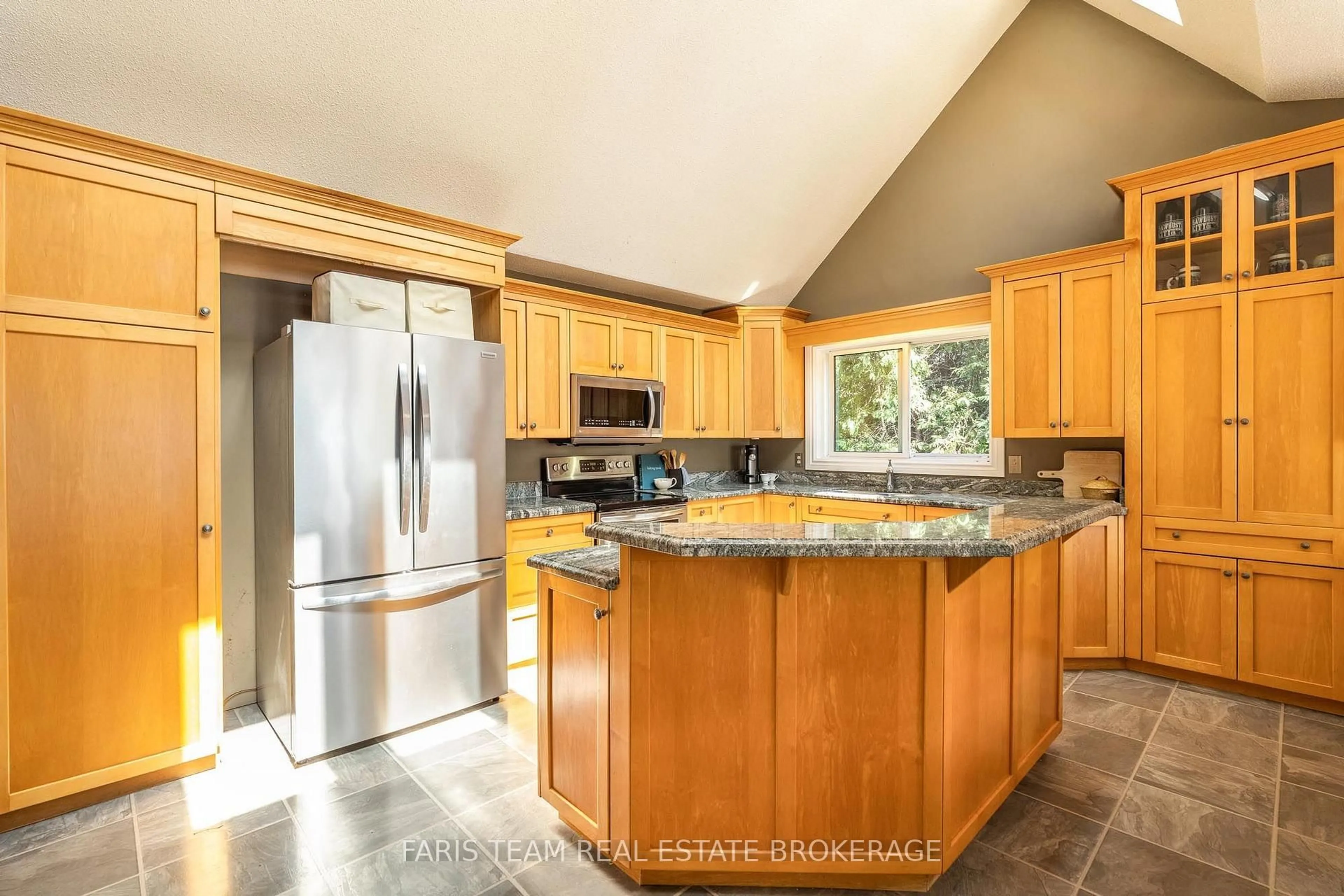 Open concept kitchen, ceramic/tile floor for 3299 Shoreview Dr, Severn Ontario L0K 2B0