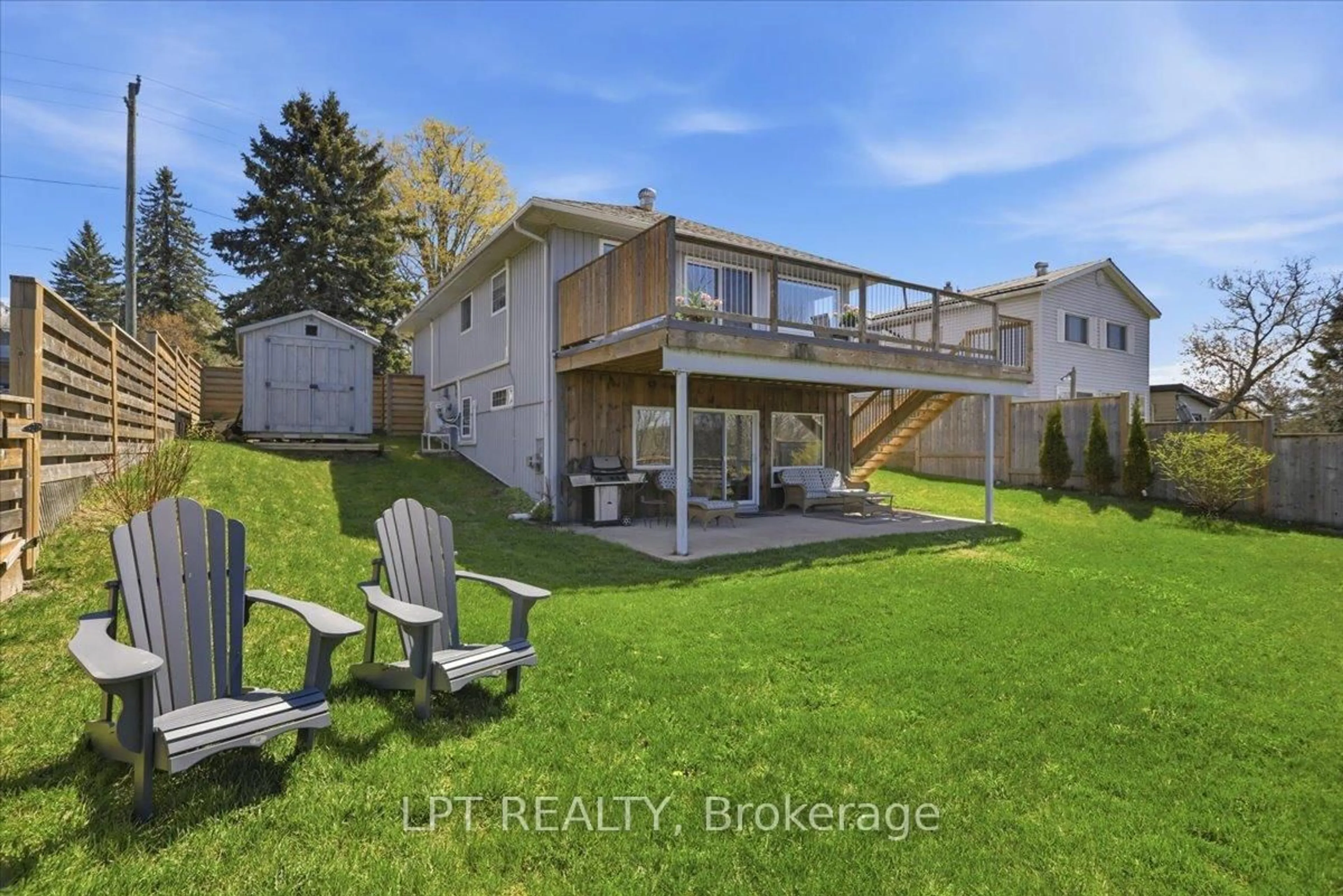 A pic from outside/outdoor area/front of a property/back of a property/a pic from drone, water/lake/river/ocean view for 45 Water St, Penetanguishene Ontario L9M 1M8