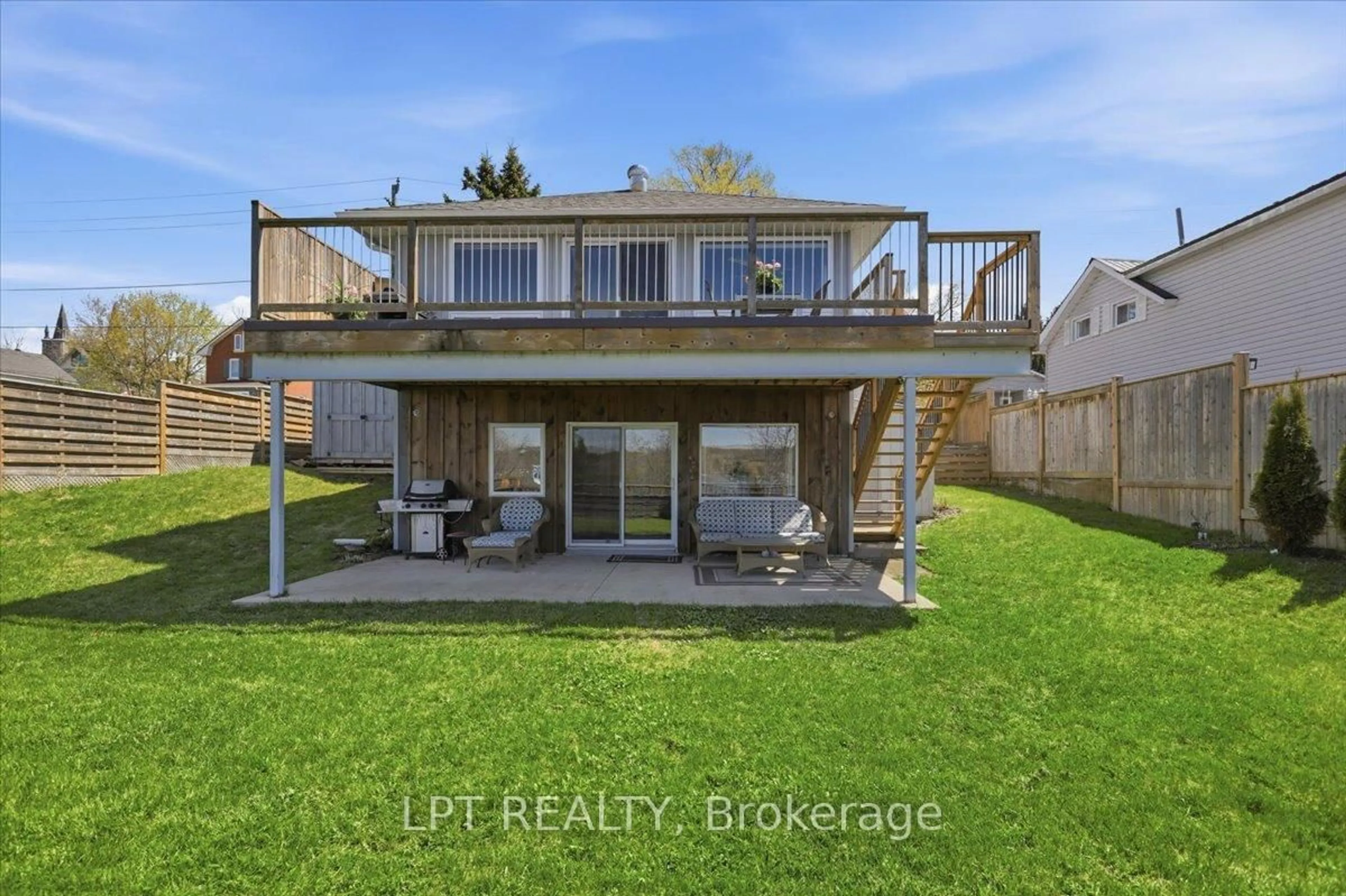 A pic from outside/outdoor area/front of a property/back of a property/a pic from drone, water/lake/river/ocean view for 45 Water St, Penetanguishene Ontario L9M 1M8