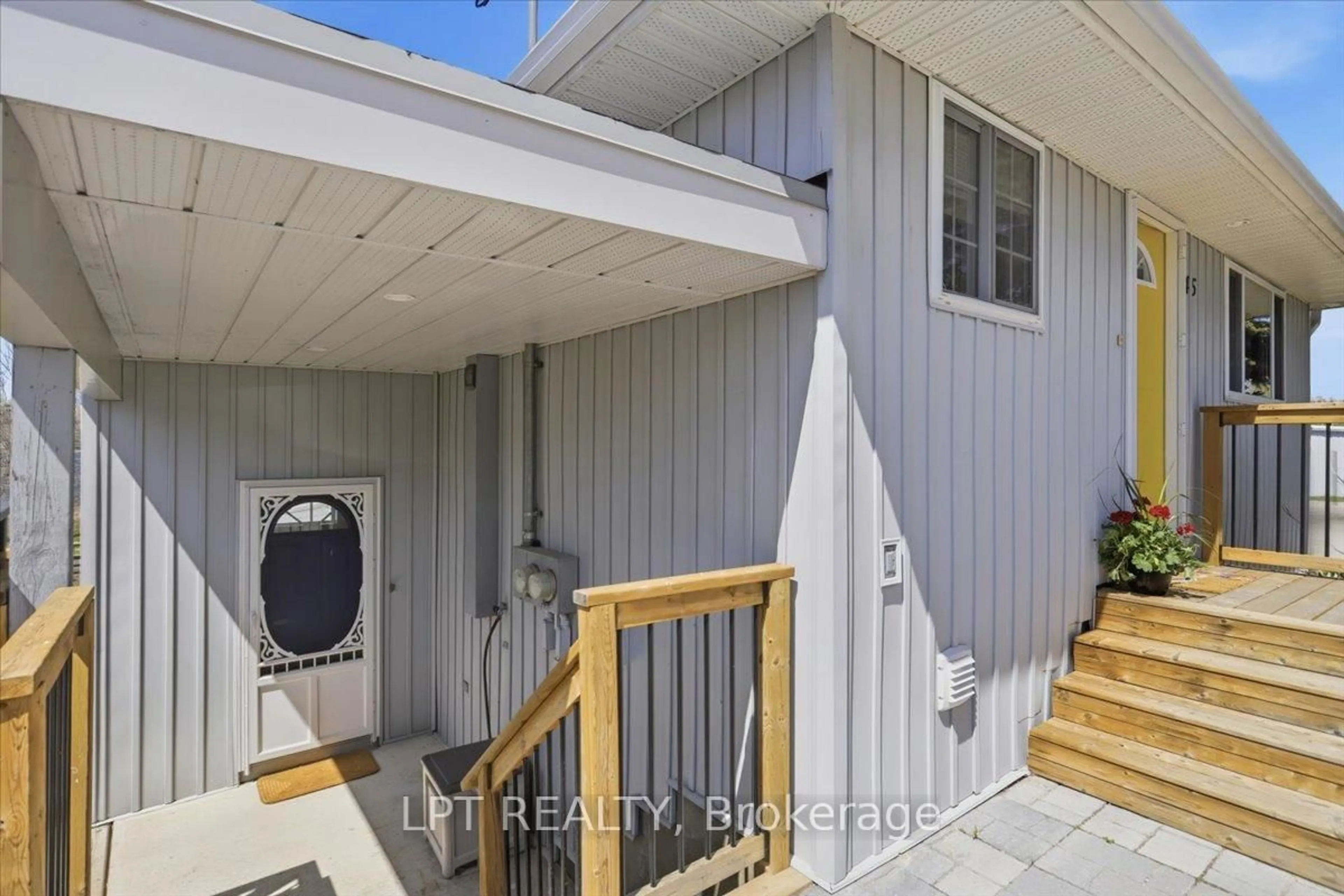 Unknown for 45 Water St, Penetanguishene Ontario L9M 1M8