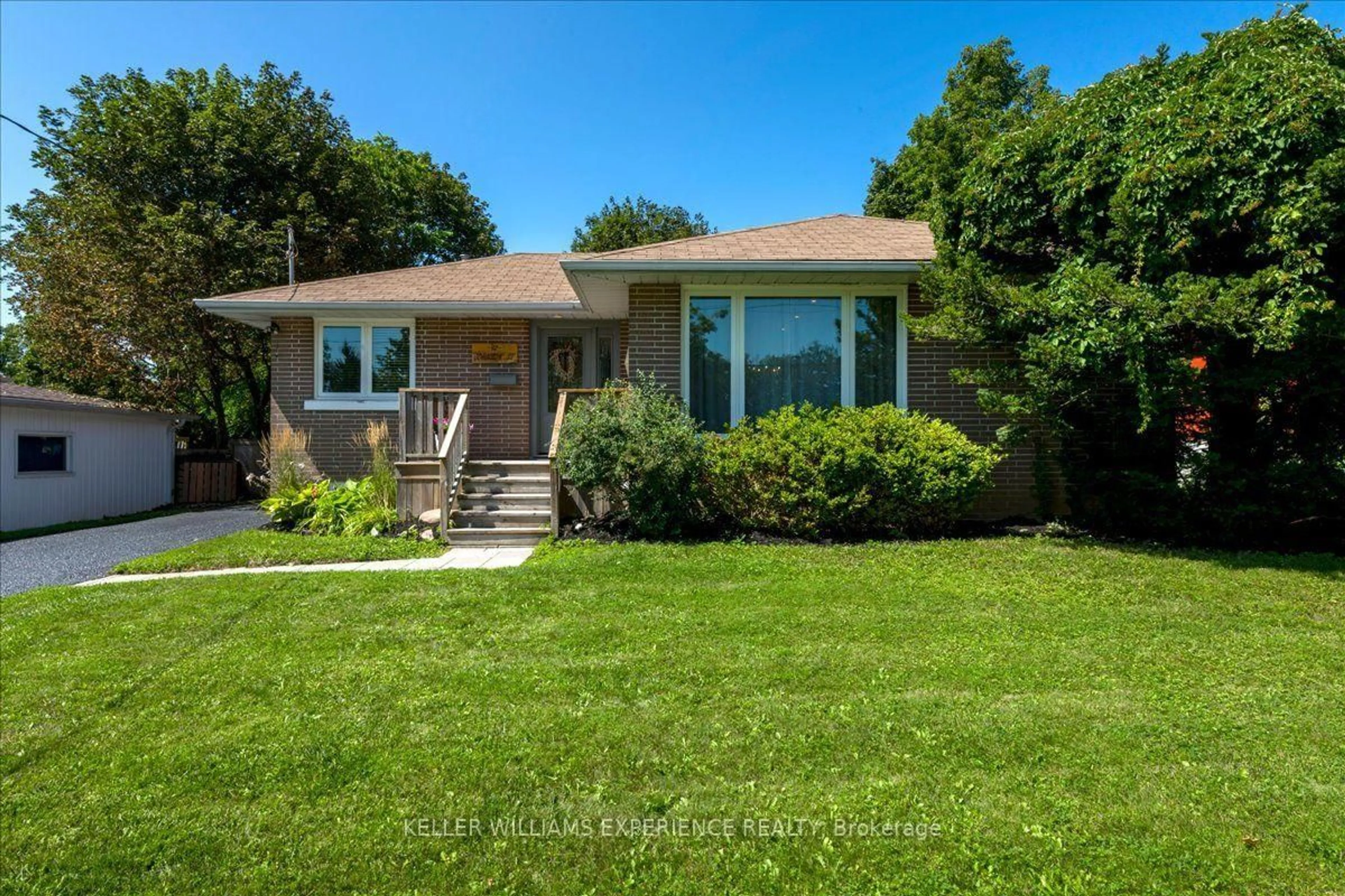 Unknown for 92 Johnson St, Barrie Ontario L4M 4R3