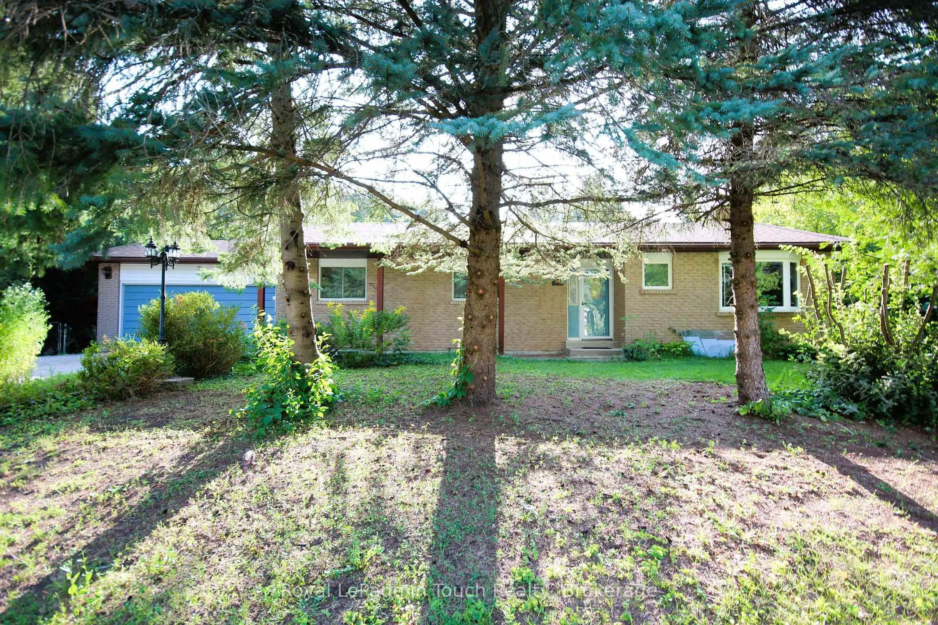 A pic from outside/outdoor area/front of a property/back of a property/a pic from drone, street for 24 Glacier Tr, Tay Ontario L0K 1R0