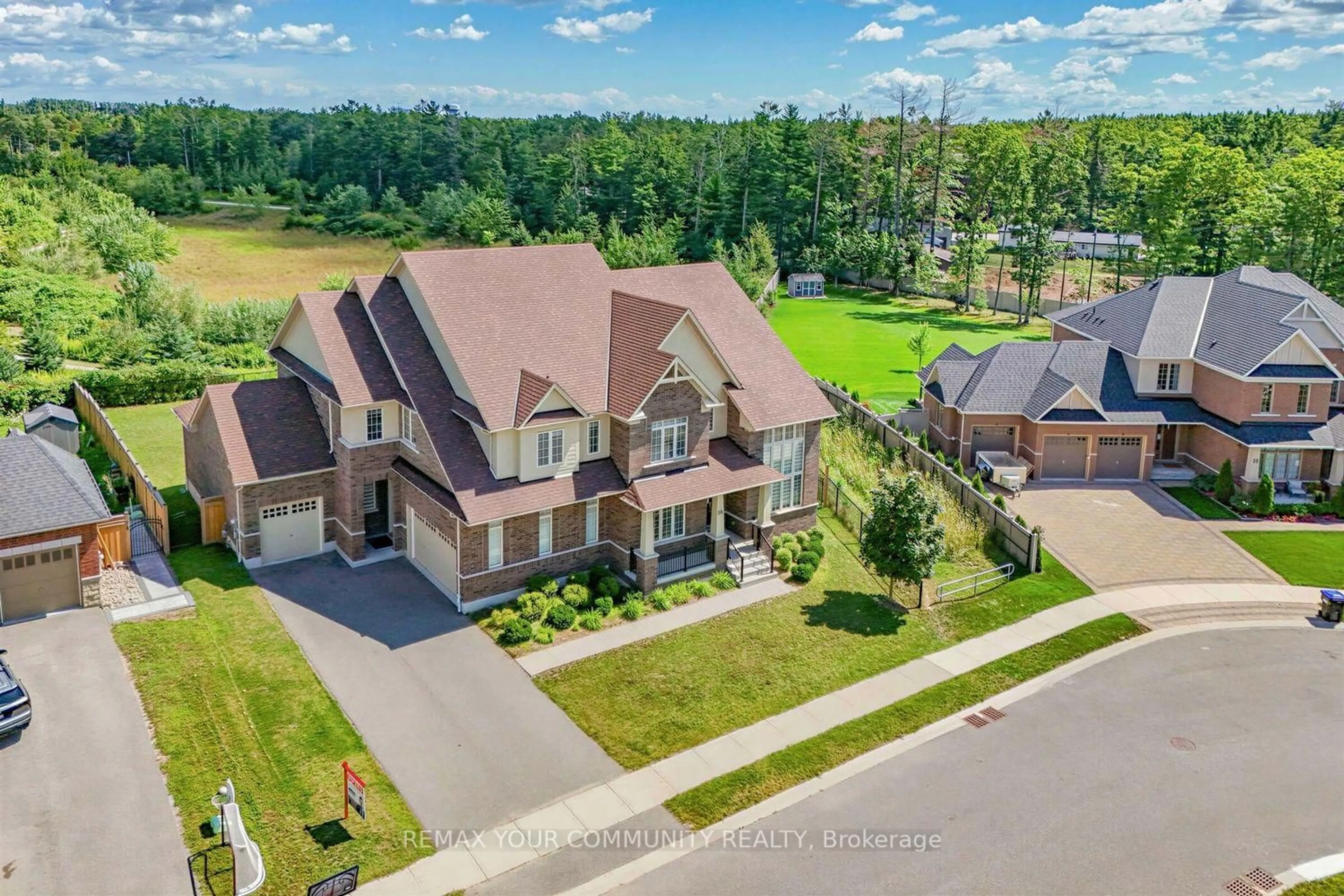 A pic from outside/outdoor area/front of a property/back of a property/a pic from drone, street for 19 Redmond Cres, Springwater Ontario L9X 1Z8