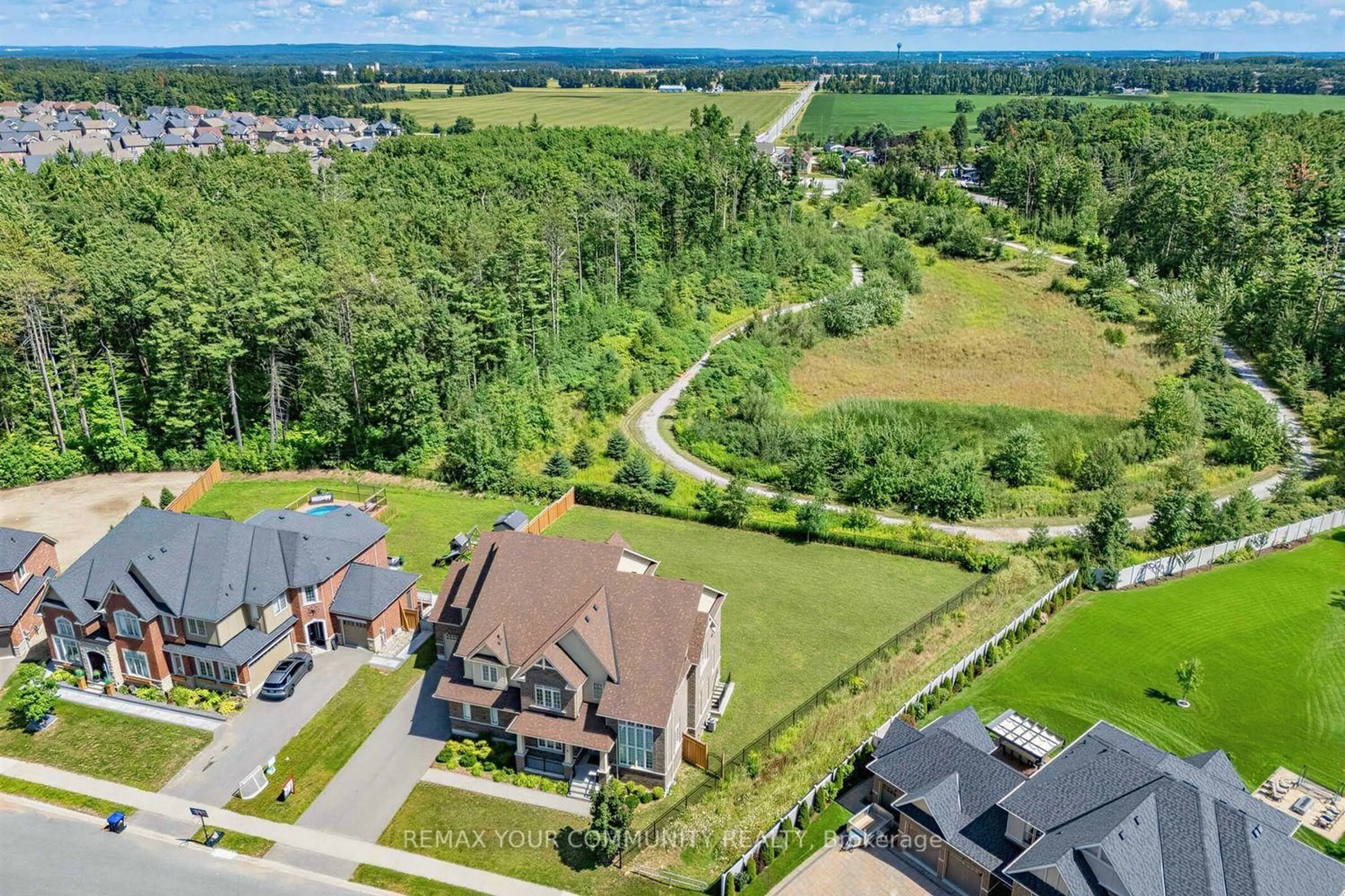 A pic from outside/outdoor area/front of a property/back of a property/a pic from drone, unknown for 19 Redmond Cres, Springwater Ontario L9X 1Z8