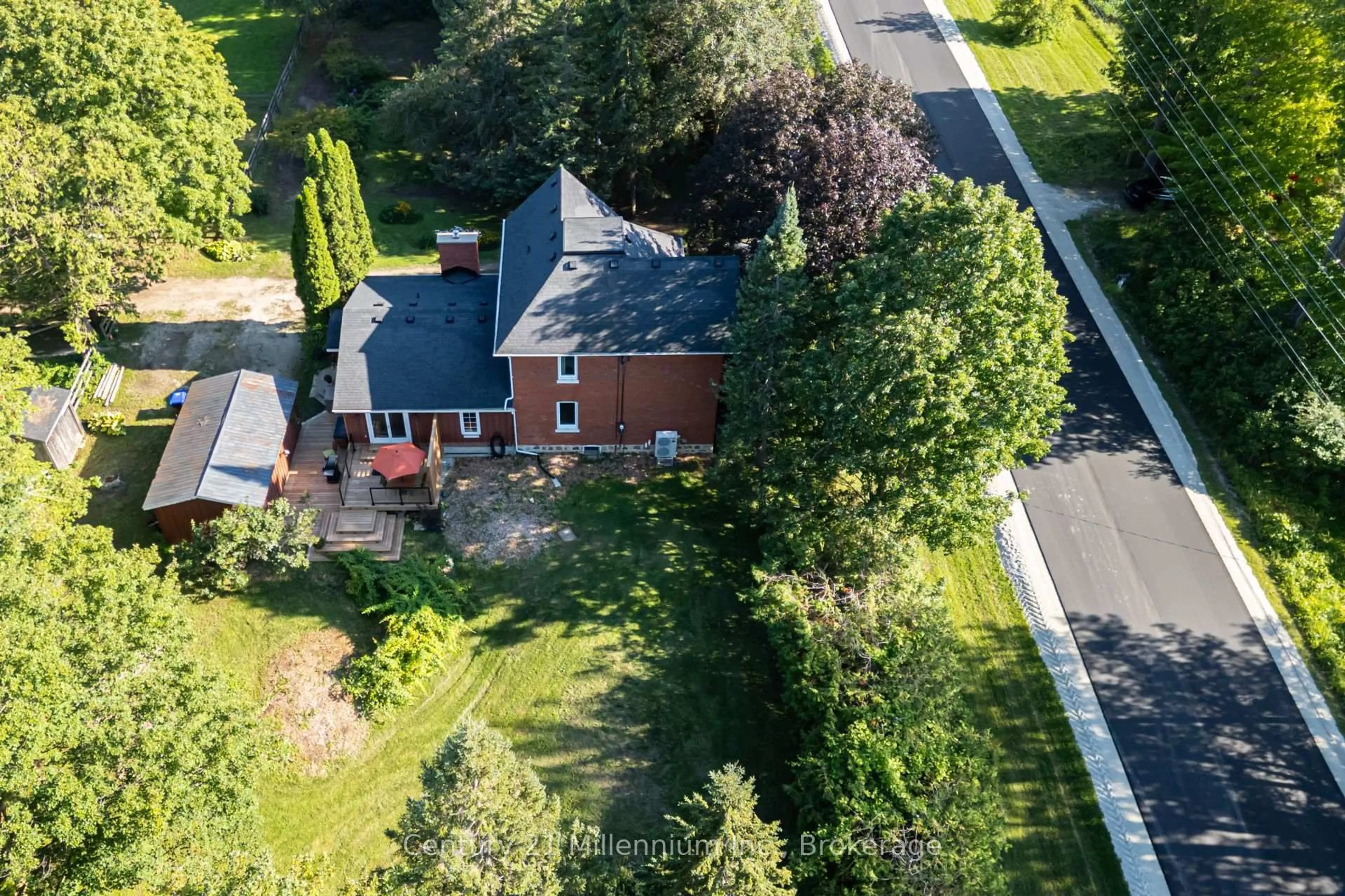 A pic from outside/outdoor area/front of a property/back of a property/a pic from drone, street for 1851 6 Concession, Clearview Ontario L0M 1S0