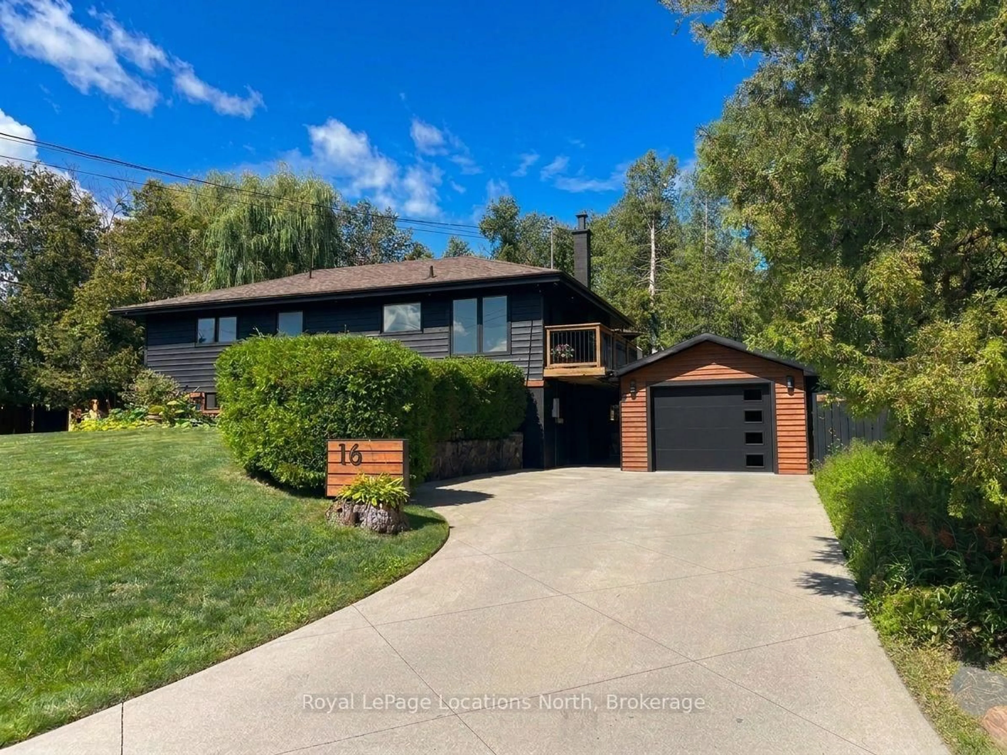 Home with brick exterior material, unknown for 16 Huronia Ptwy, Collingwood Ontario L9Y 3Z1