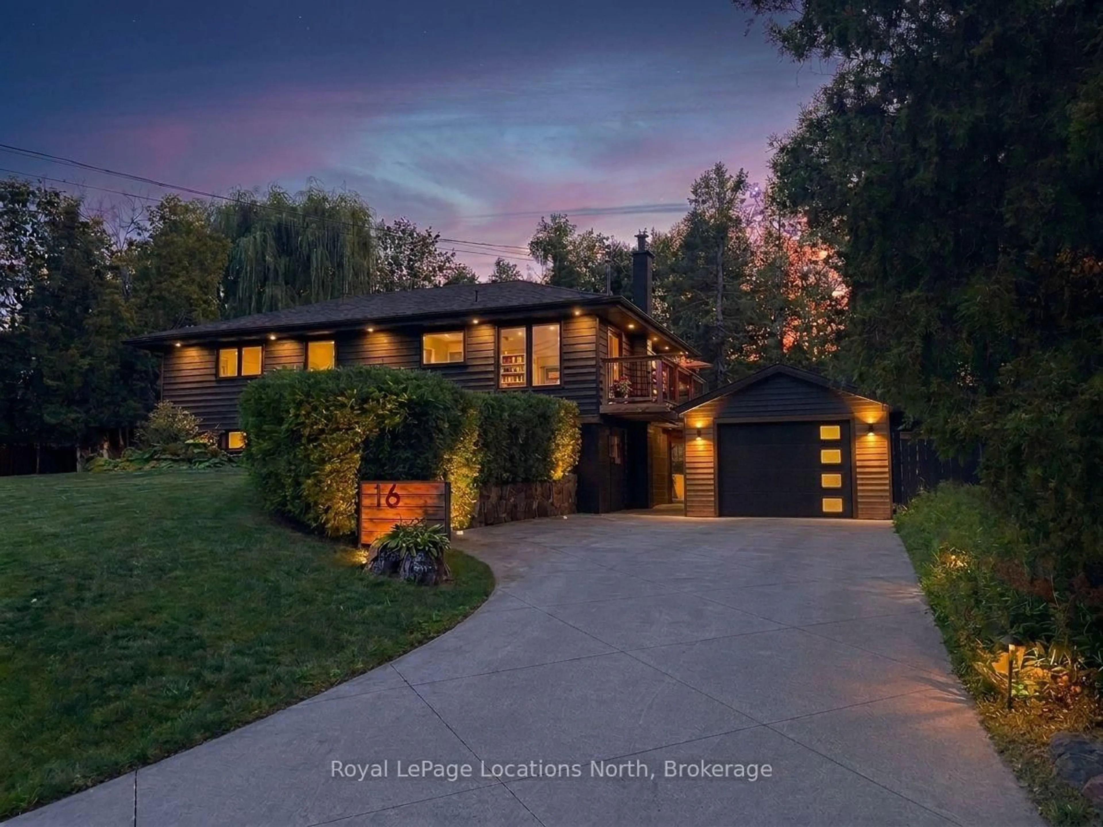 Home with brick exterior material, street for 16 Huronia Ptwy, Collingwood Ontario L9Y 3Z1