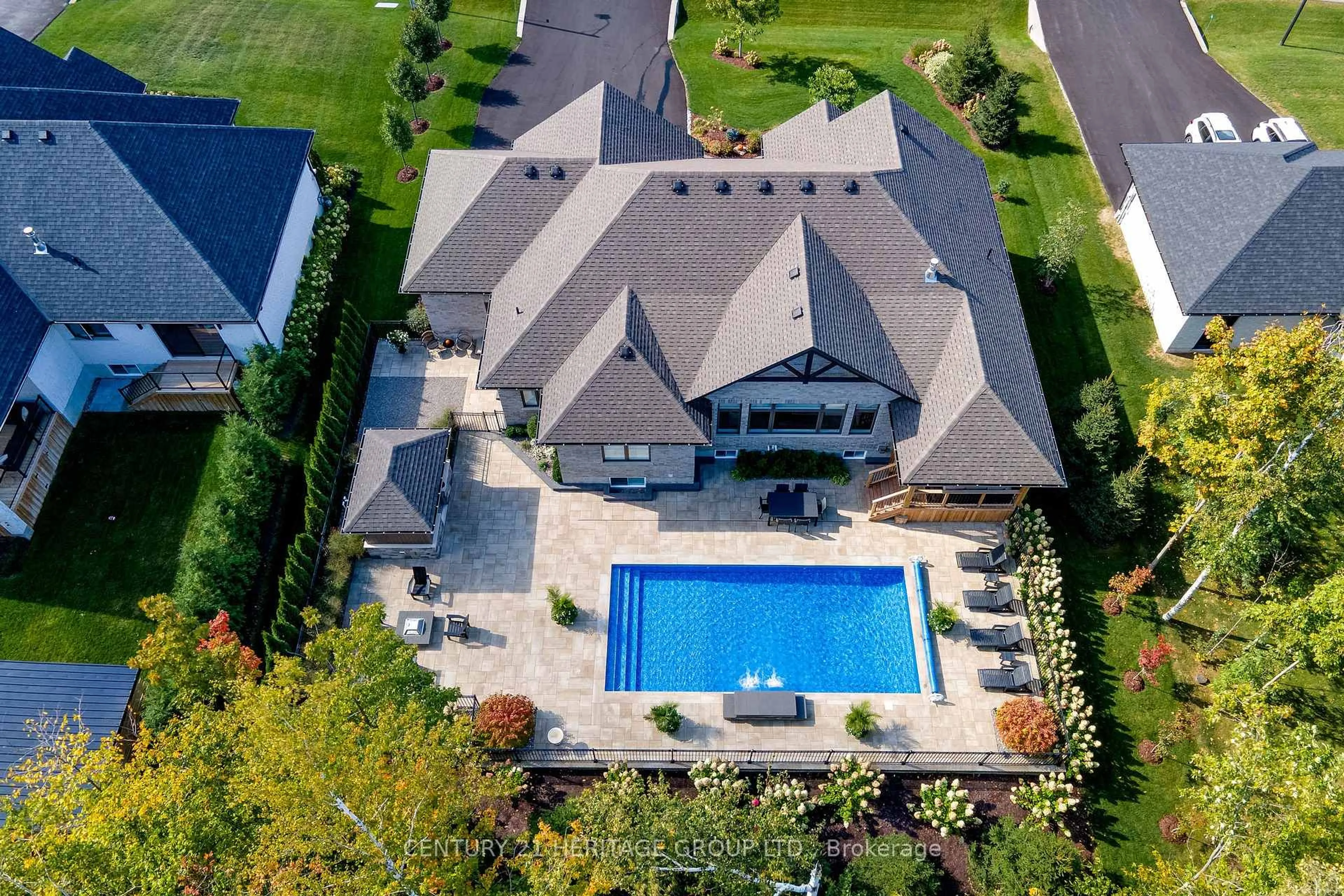 A pic from outside/outdoor area/front of a property/back of a property/a pic from drone, unknown for 13 Byers St, Springwater Ontario L9X 2A3