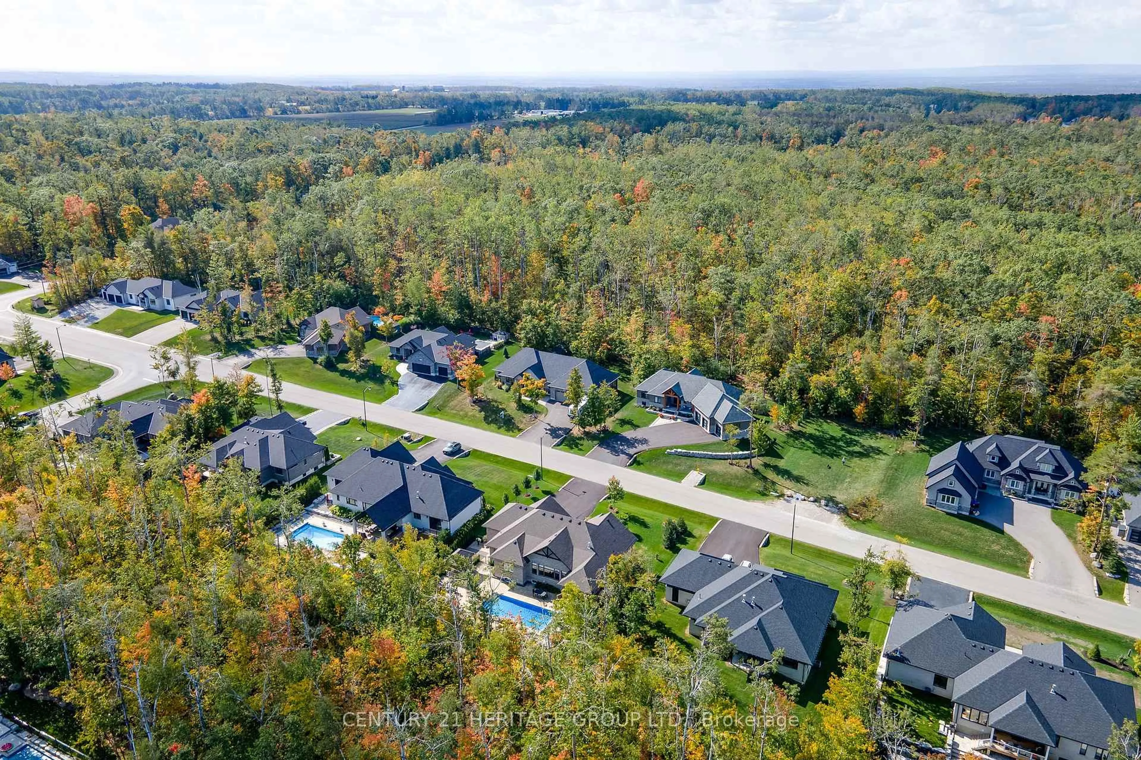 A pic from outside/outdoor area/front of a property/back of a property/a pic from drone, unknown for 13 Byers St, Springwater Ontario L9X 2A3