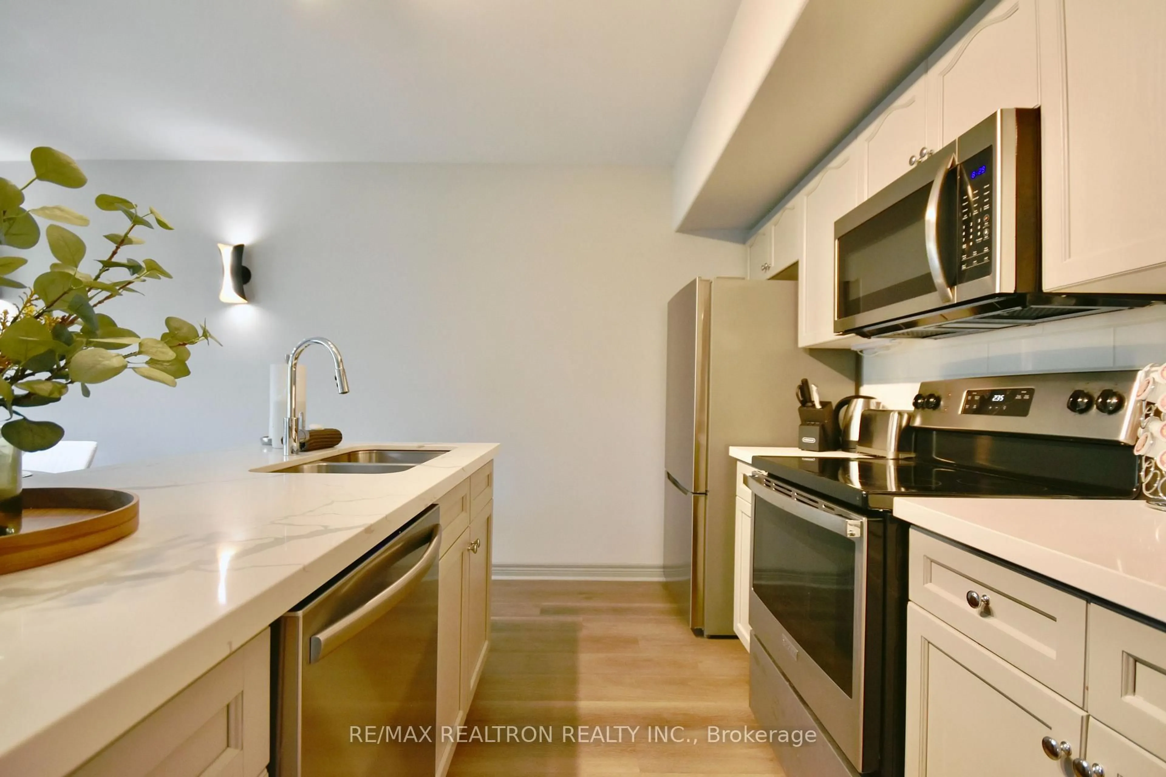 Standard kitchen, unknown for 90 Highland Dr #2494/2495, Oro-Medonte Ontario L0L 2L0
