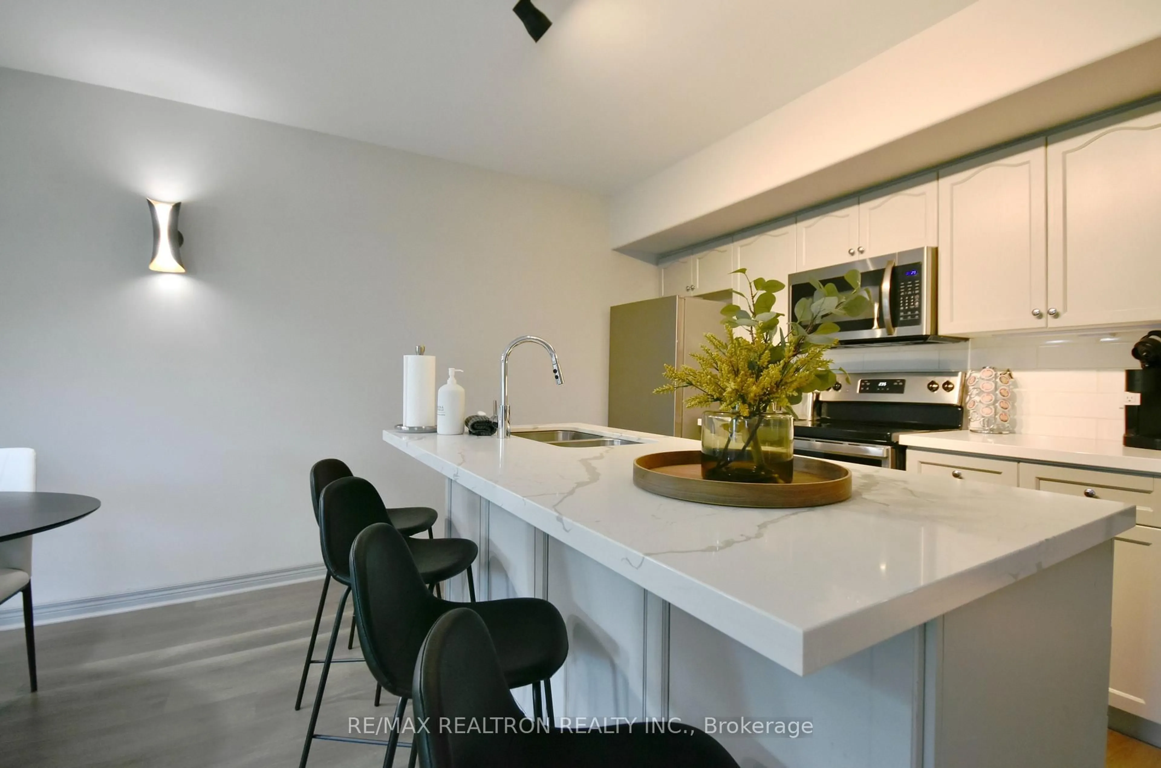 Contemporary kitchen, ceramic/tile floor for 90 Highland Dr #2494/2495, Oro-Medonte Ontario L0L 2L0
