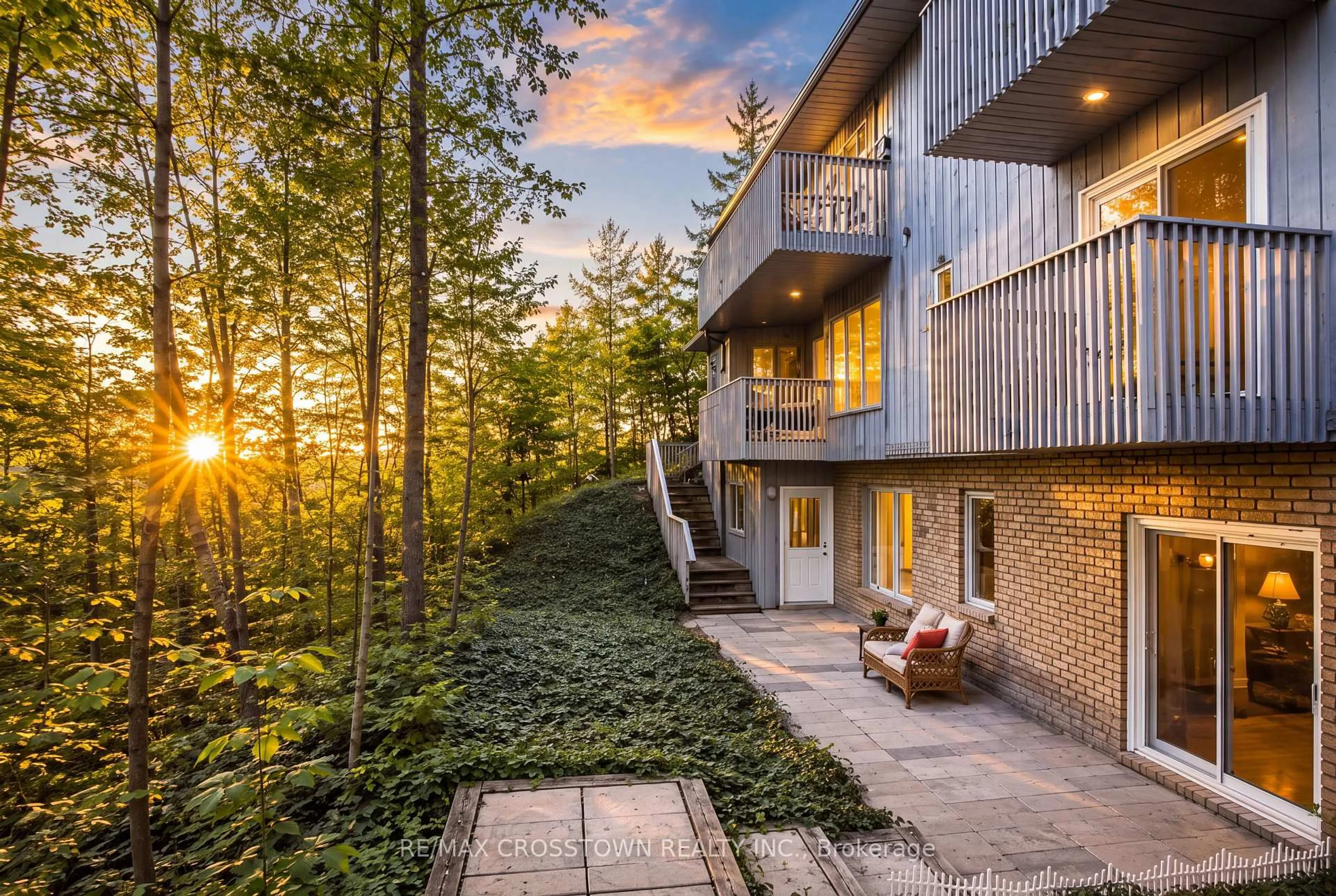 Patio, forest/trees view for 147 Anne St, Barrie Ontario L4N 2B9