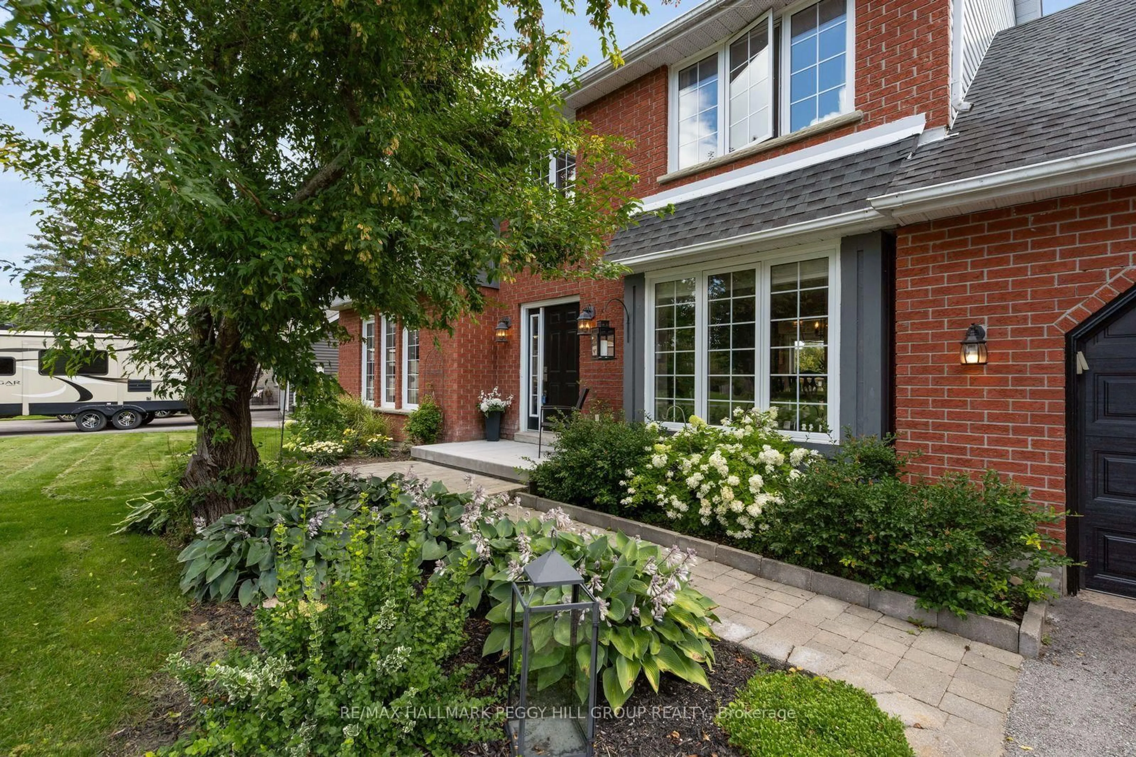 Home with brick exterior material, street for 39 Howard Dr, Oro-Medonte Ontario L0L 2E0