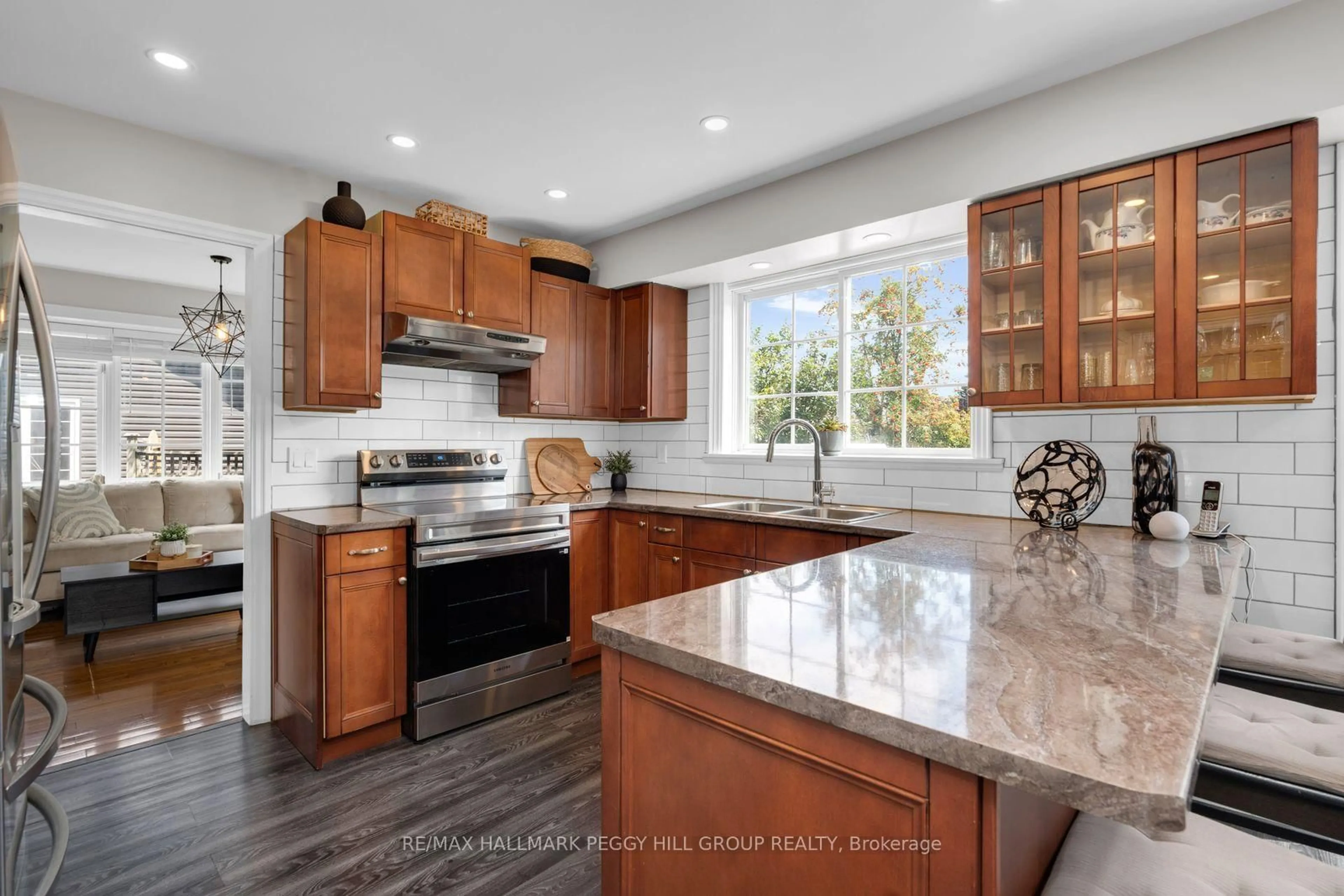 Open concept kitchen, ceramic/tile floor for 39 Howard Dr, Oro-Medonte Ontario L0L 2E0