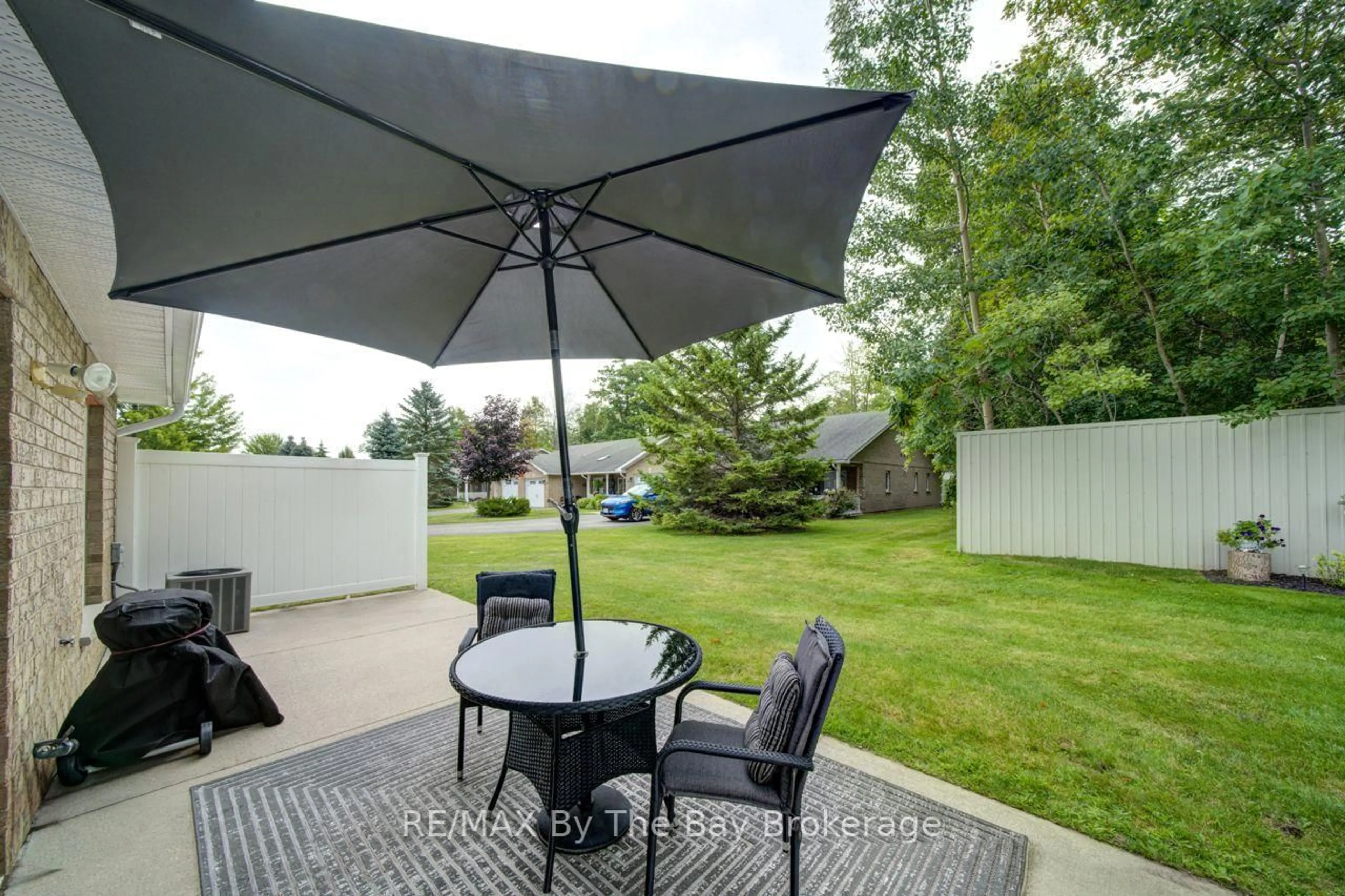 Patio, street for 15 Meadow Lane, Wasaga Beach Ontario L9Z 2P2