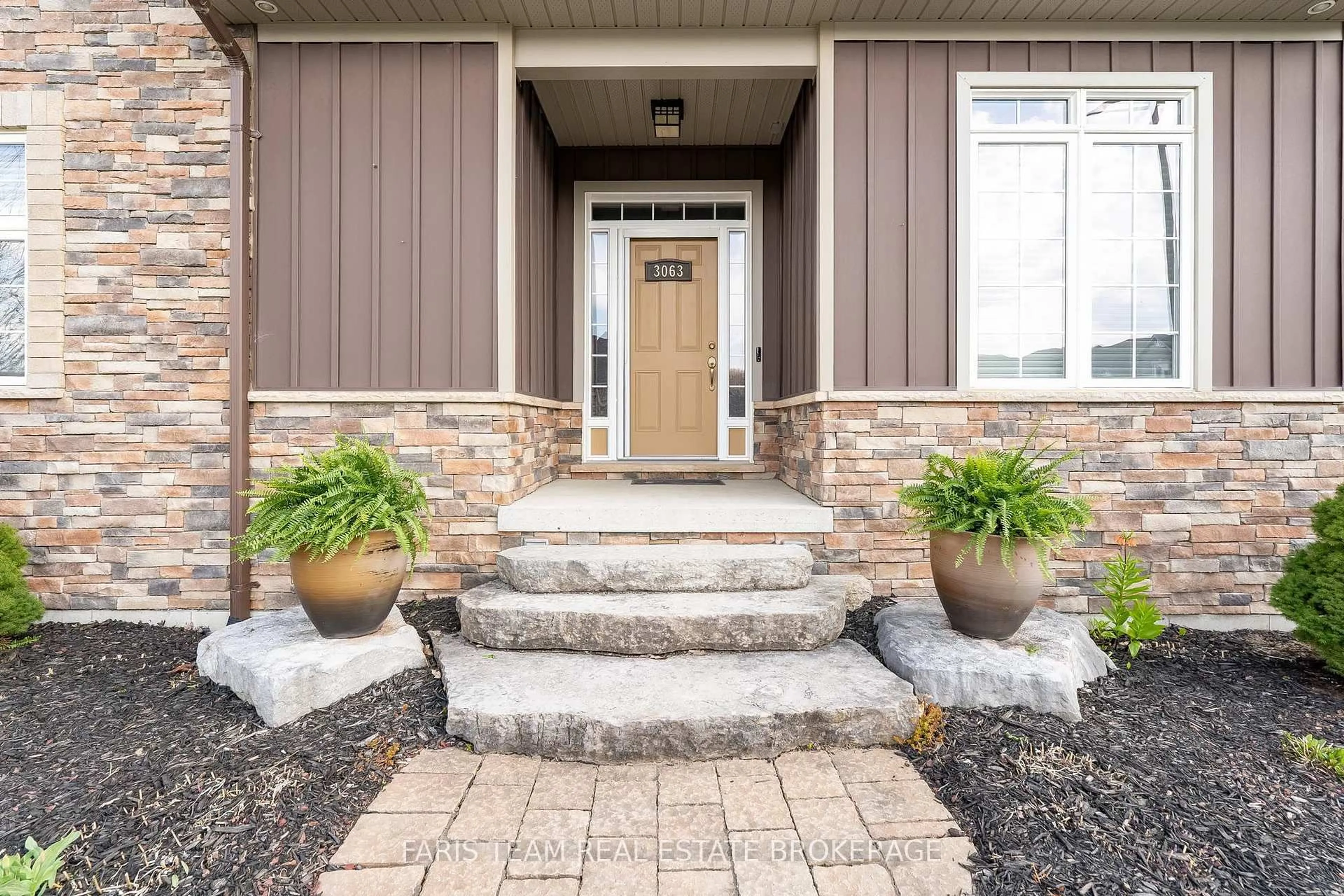Indoor entryway for 3063 Stone Ridge Blvd, Orillia Ontario L3V 0A3
