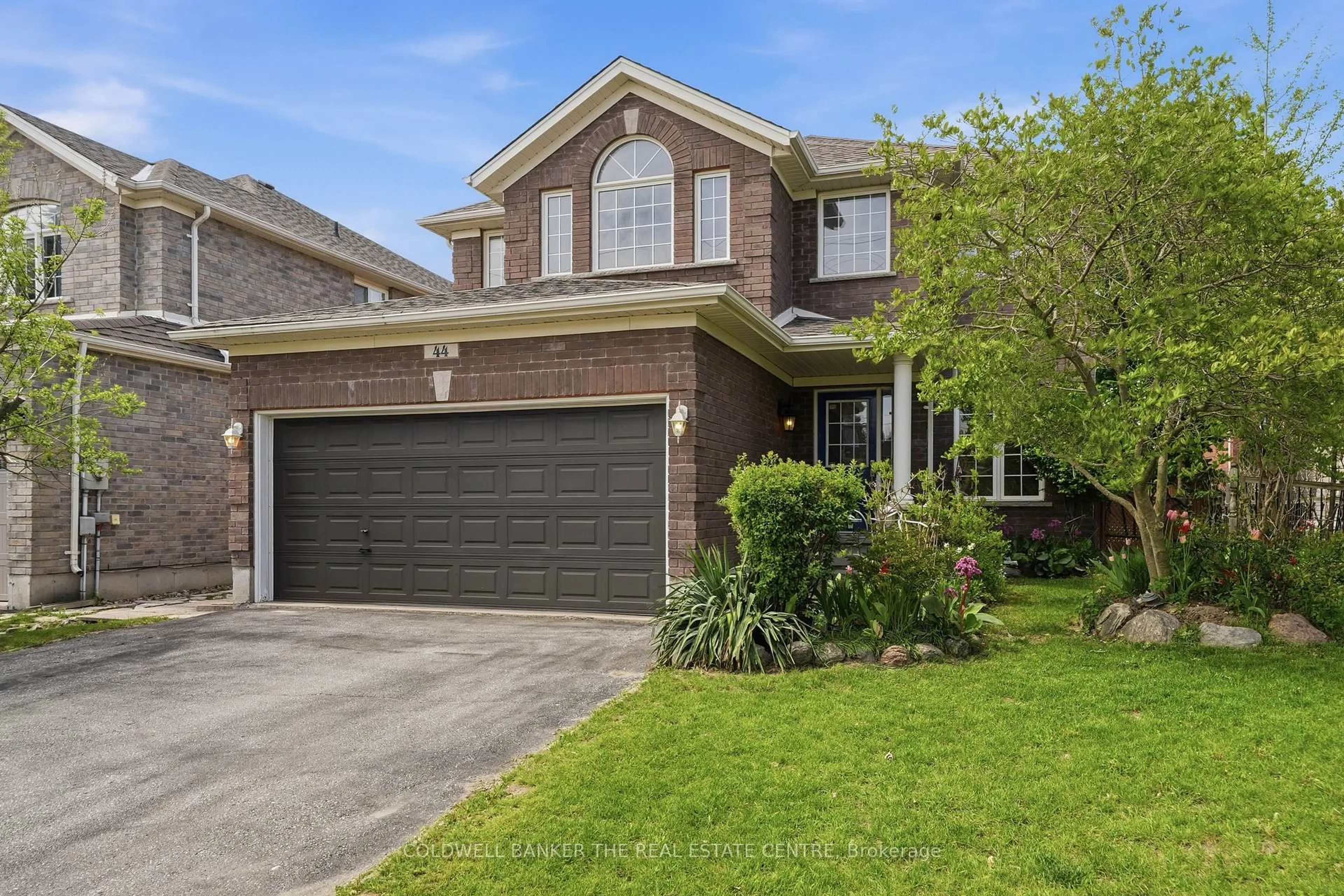 Home with brick exterior material, street for 44 Prince William Way, Barrie Ontario L4N 0Y9