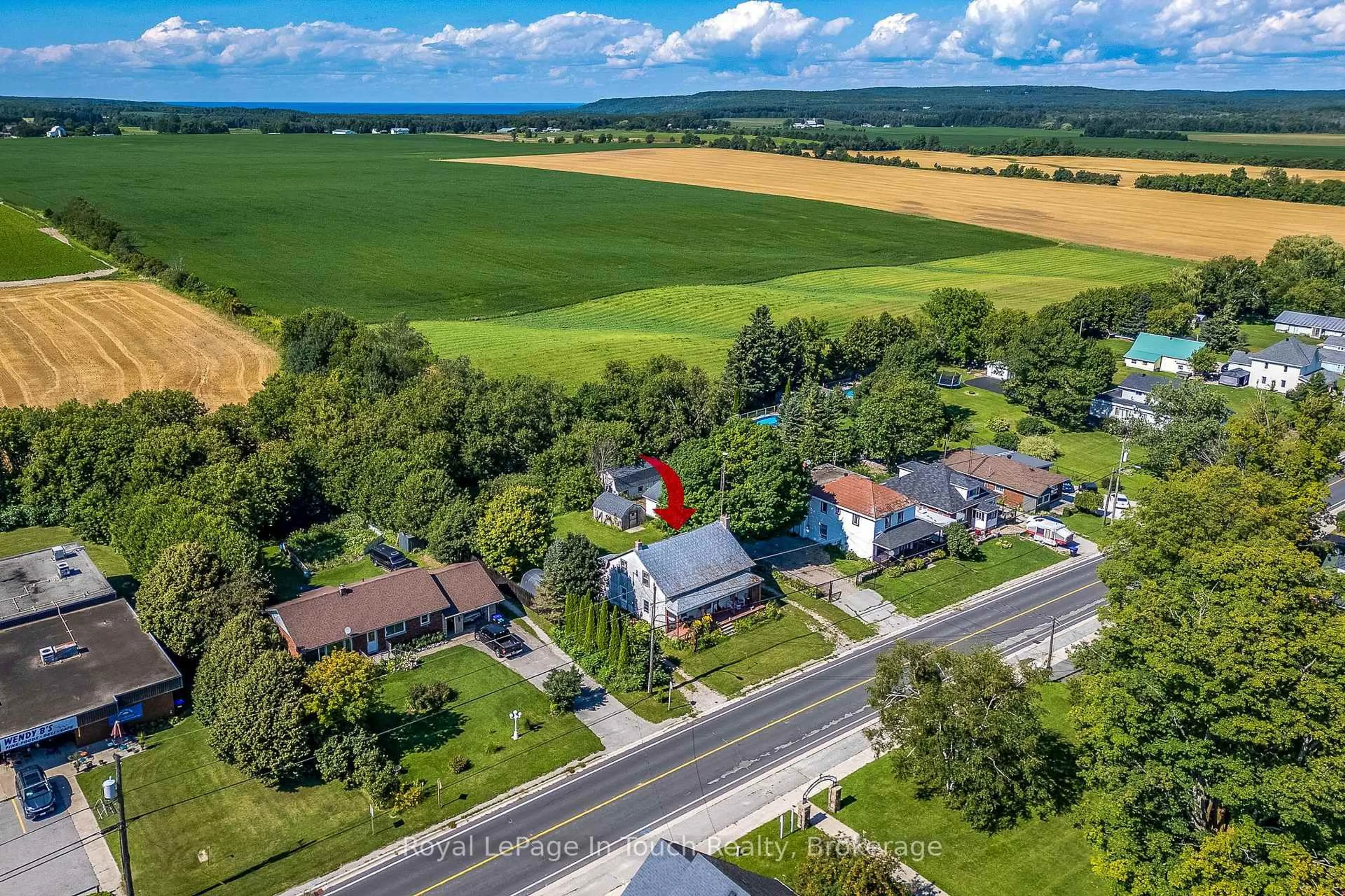 A pic from outside/outdoor area/front of a property/back of a property/a pic from drone, unknown for 328 Lafontaine Rd, Tiny Ontario L9M 0H1