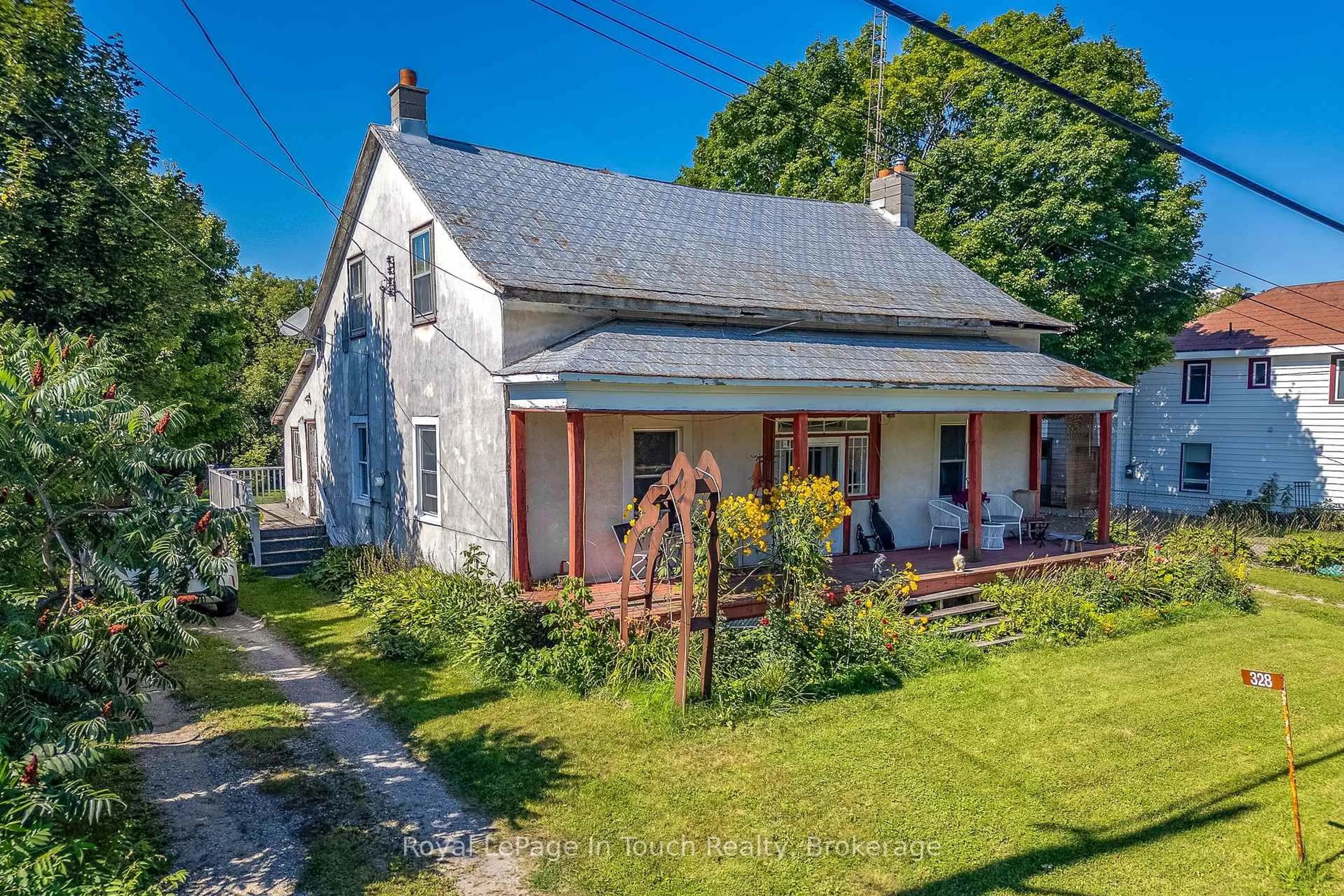 A pic from outside/outdoor area/front of a property/back of a property/a pic from drone, street for 328 Lafontaine Rd, Tiny Ontario L9M 0H1