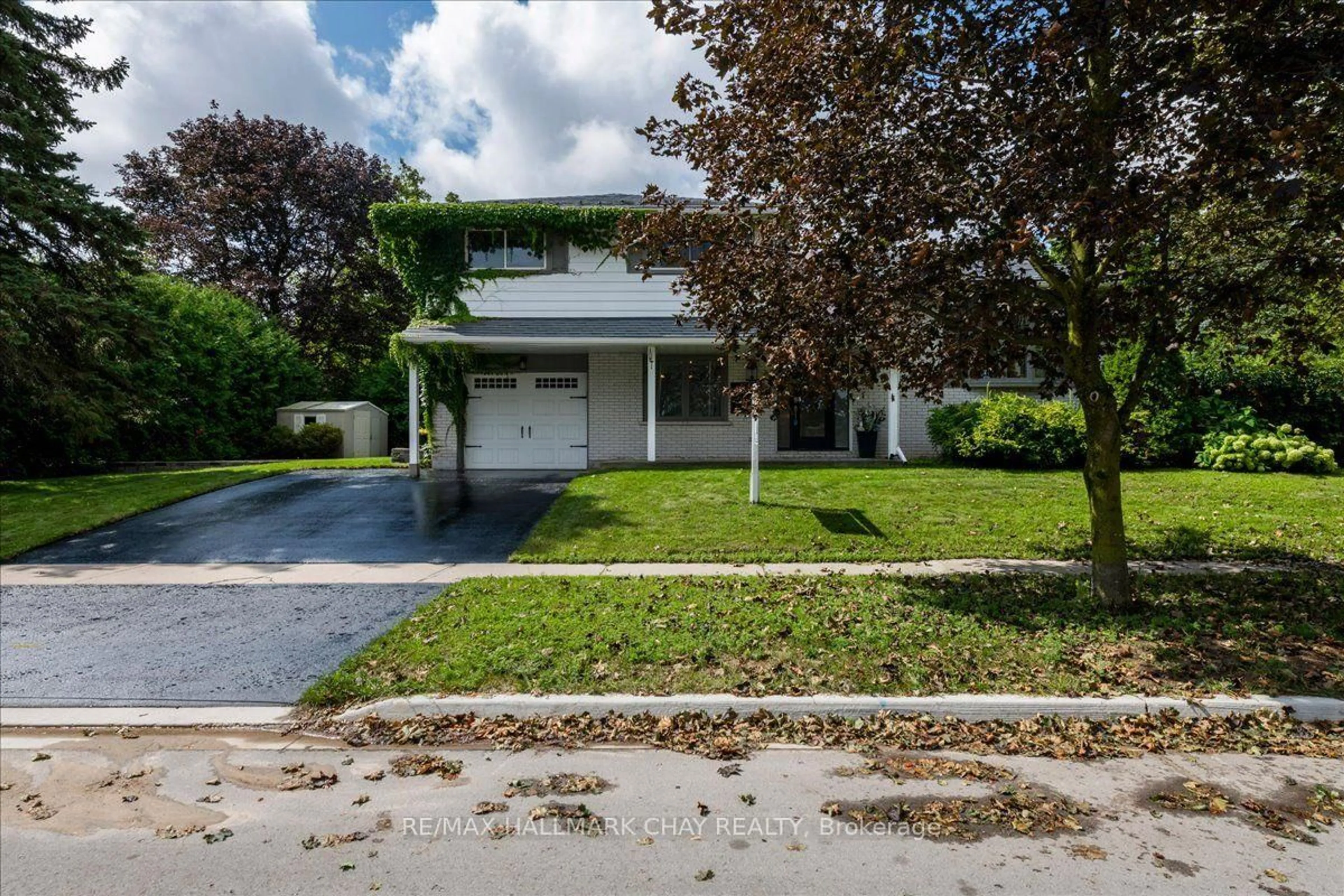 Unknown for 19 Highcroft Rd, Barrie Ontario L4N 2X3