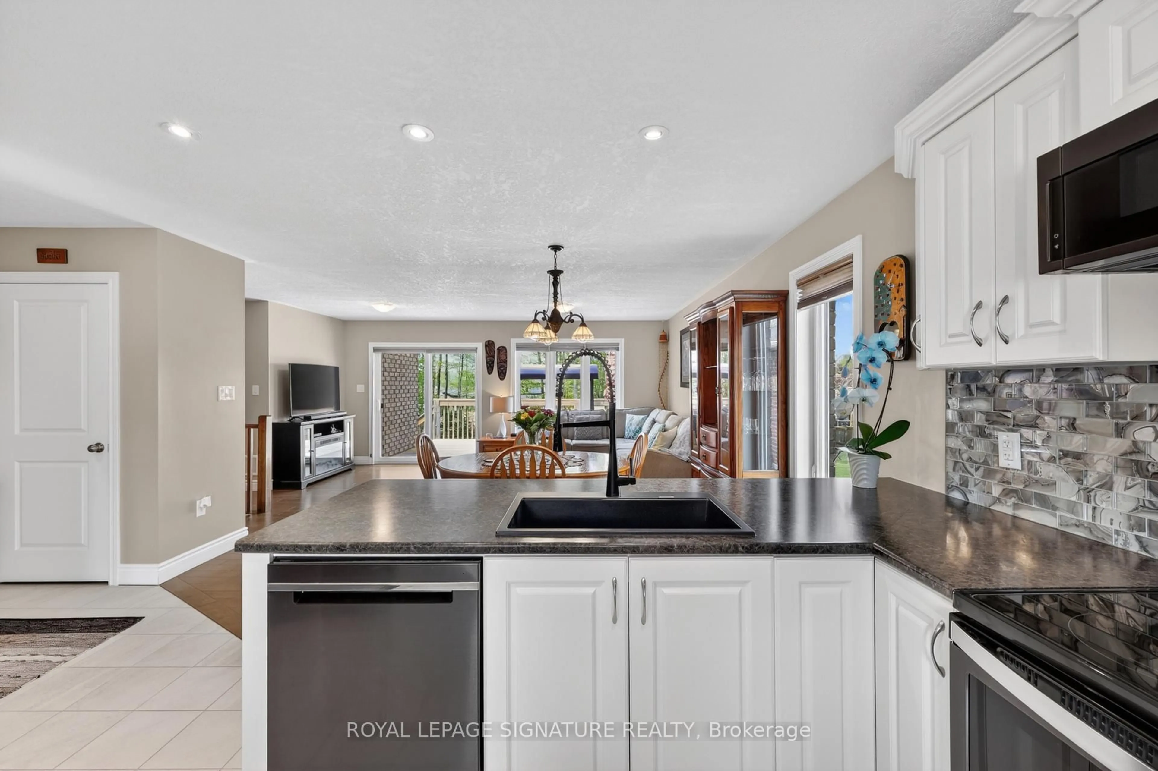 Open concept kitchen, ceramic/tile floor for 22 Hunter Ave, Tay Ontario L0K 2A0