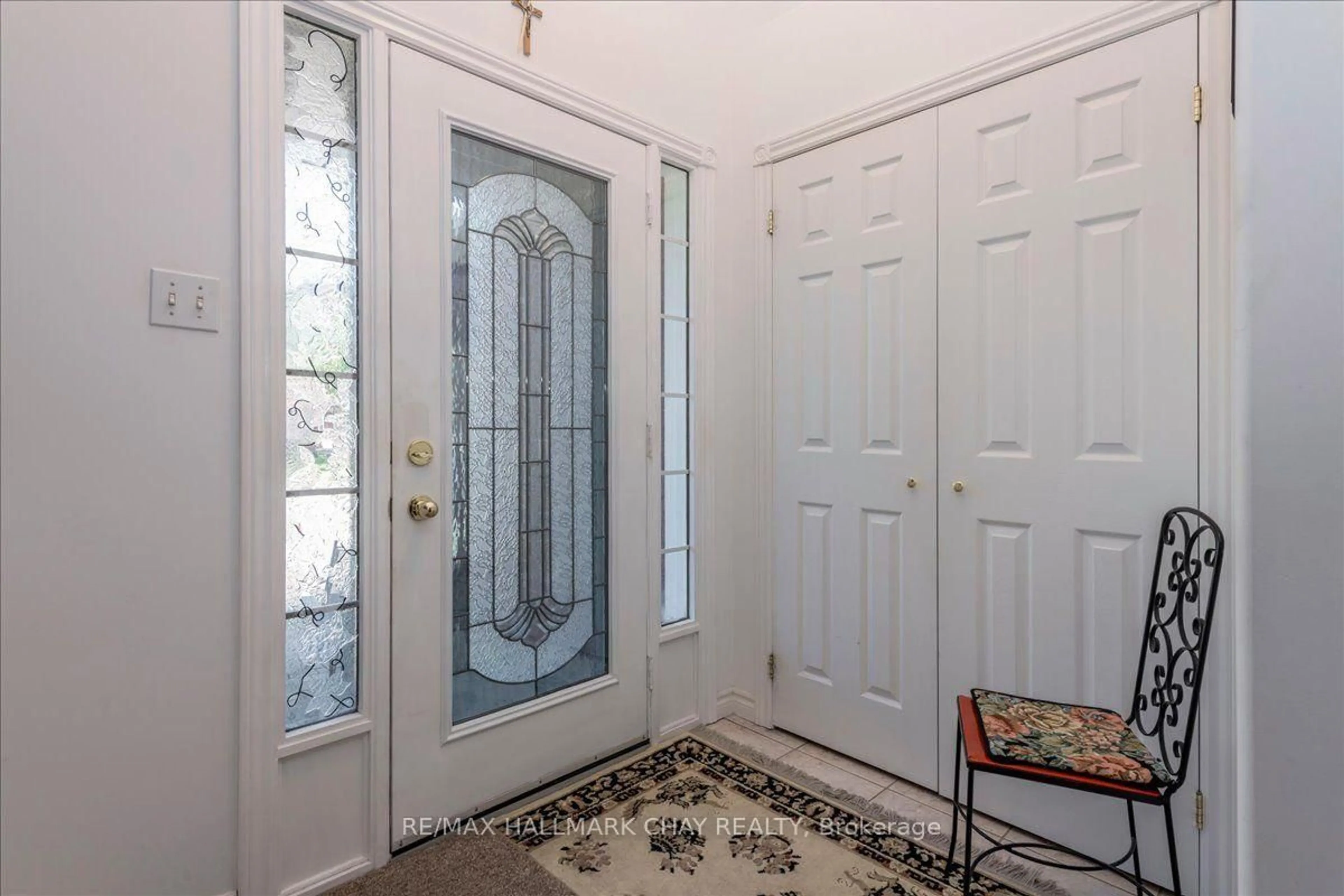 Indoor entryway for 245 Pringle Dr, Barrie Ontario L4N 0P4