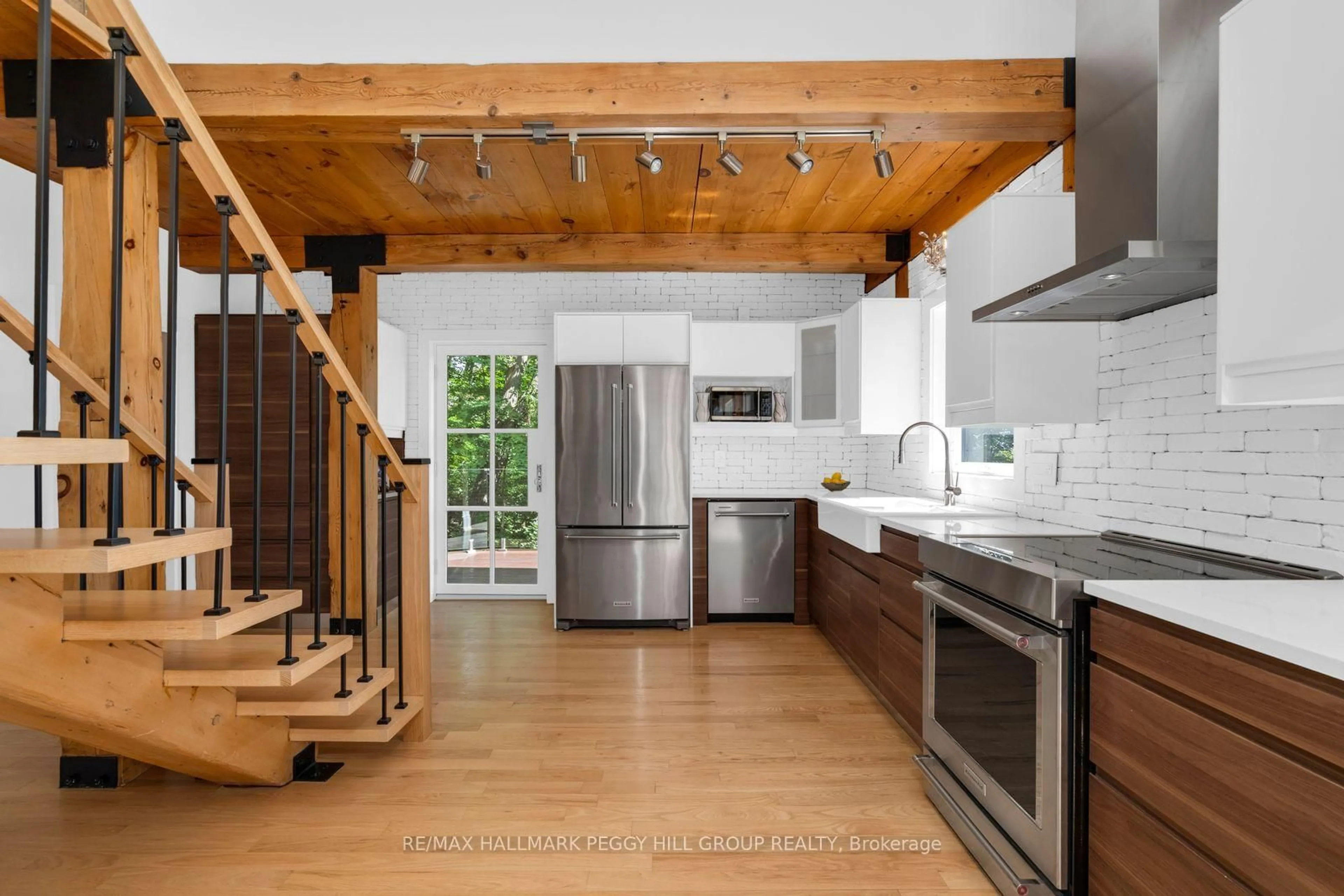 Open concept kitchen, unknown for 11 Crestwood Dr, Barrie Ontario L4M 7C8