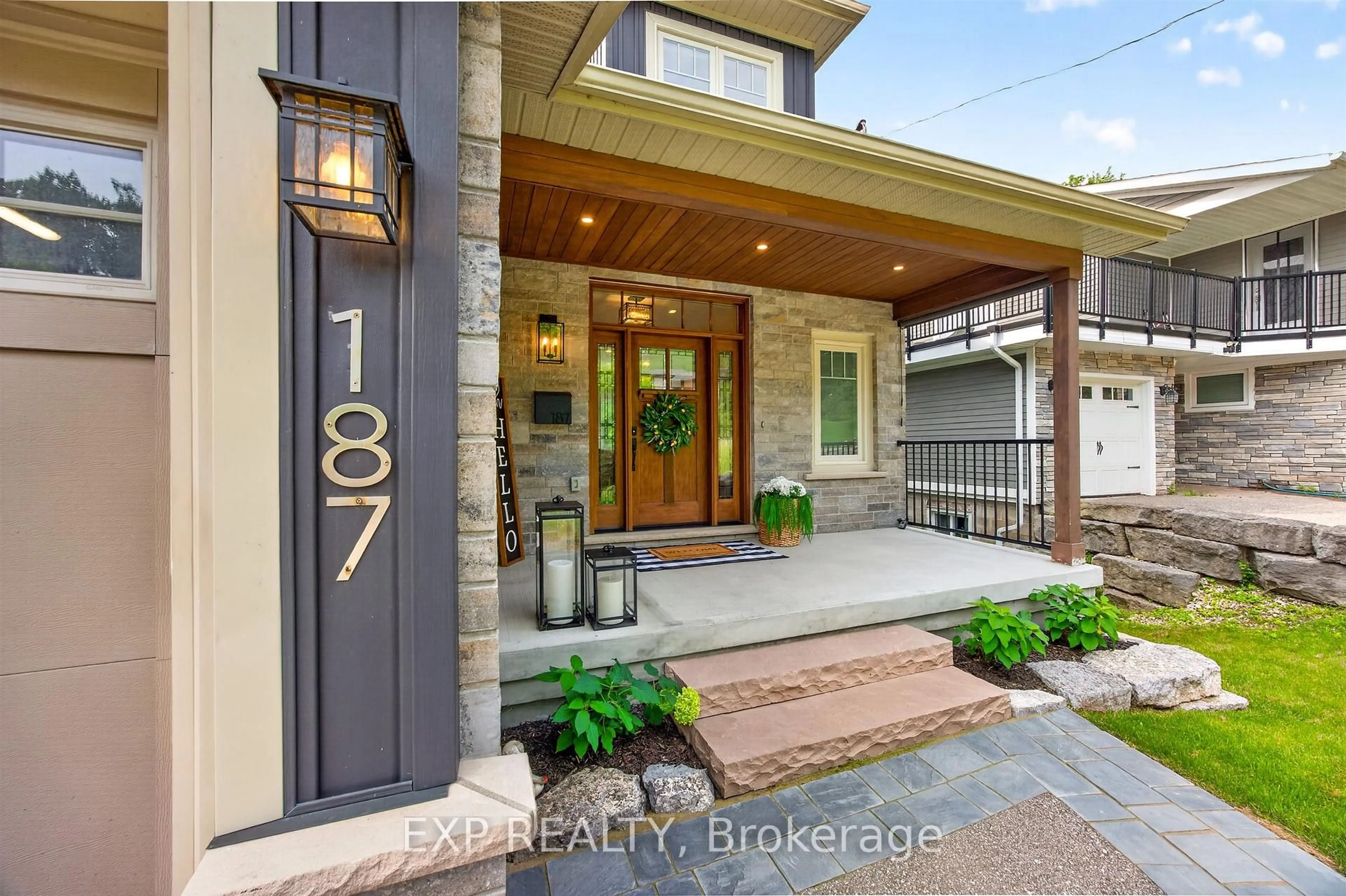 Indoor entryway for 187 Shanty Bay Rd, Barrie Ontario L4M 1E1