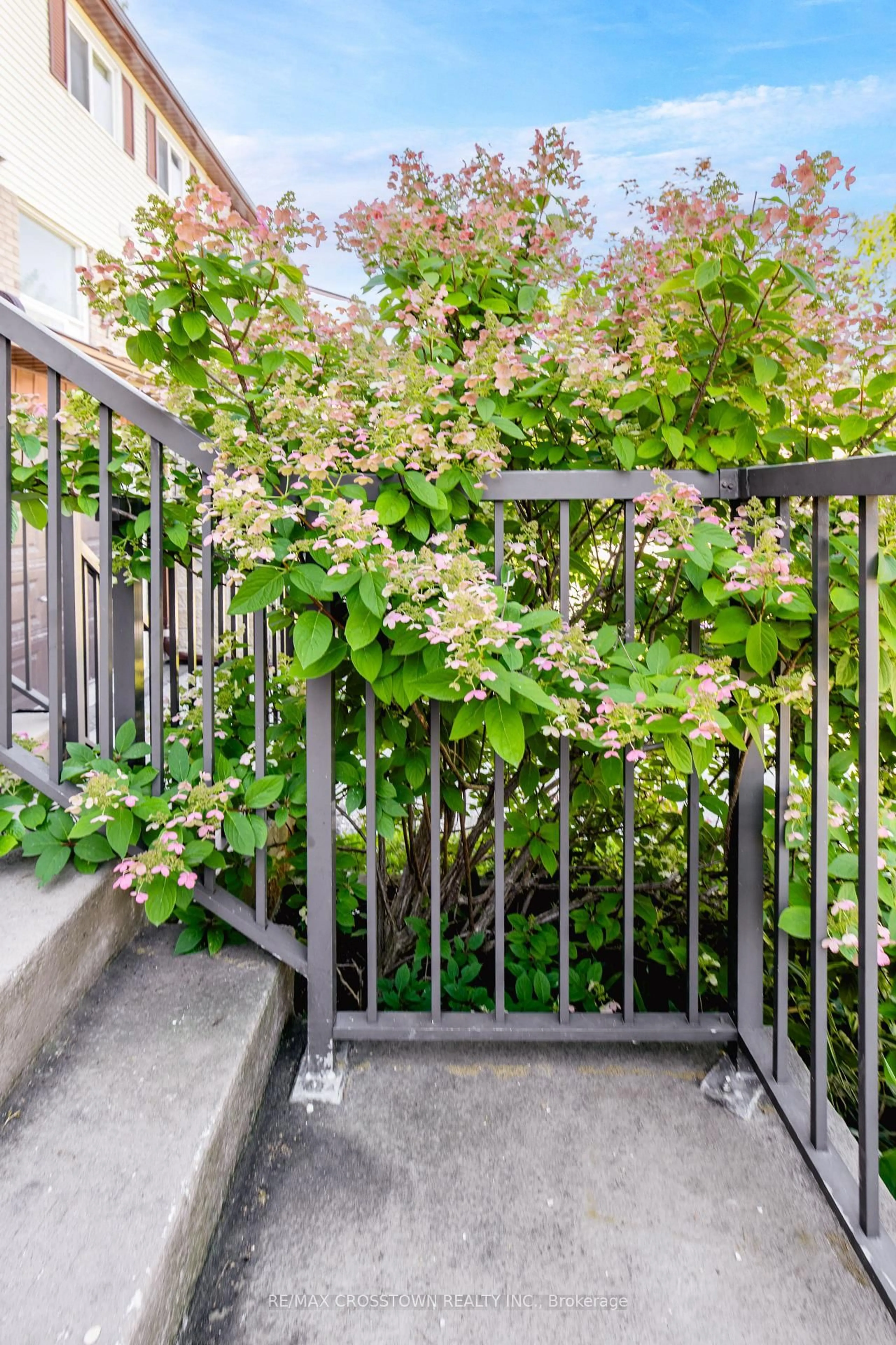 Unknown for 52 Adelaide St #32, Barrie Ontario L4N 3T5