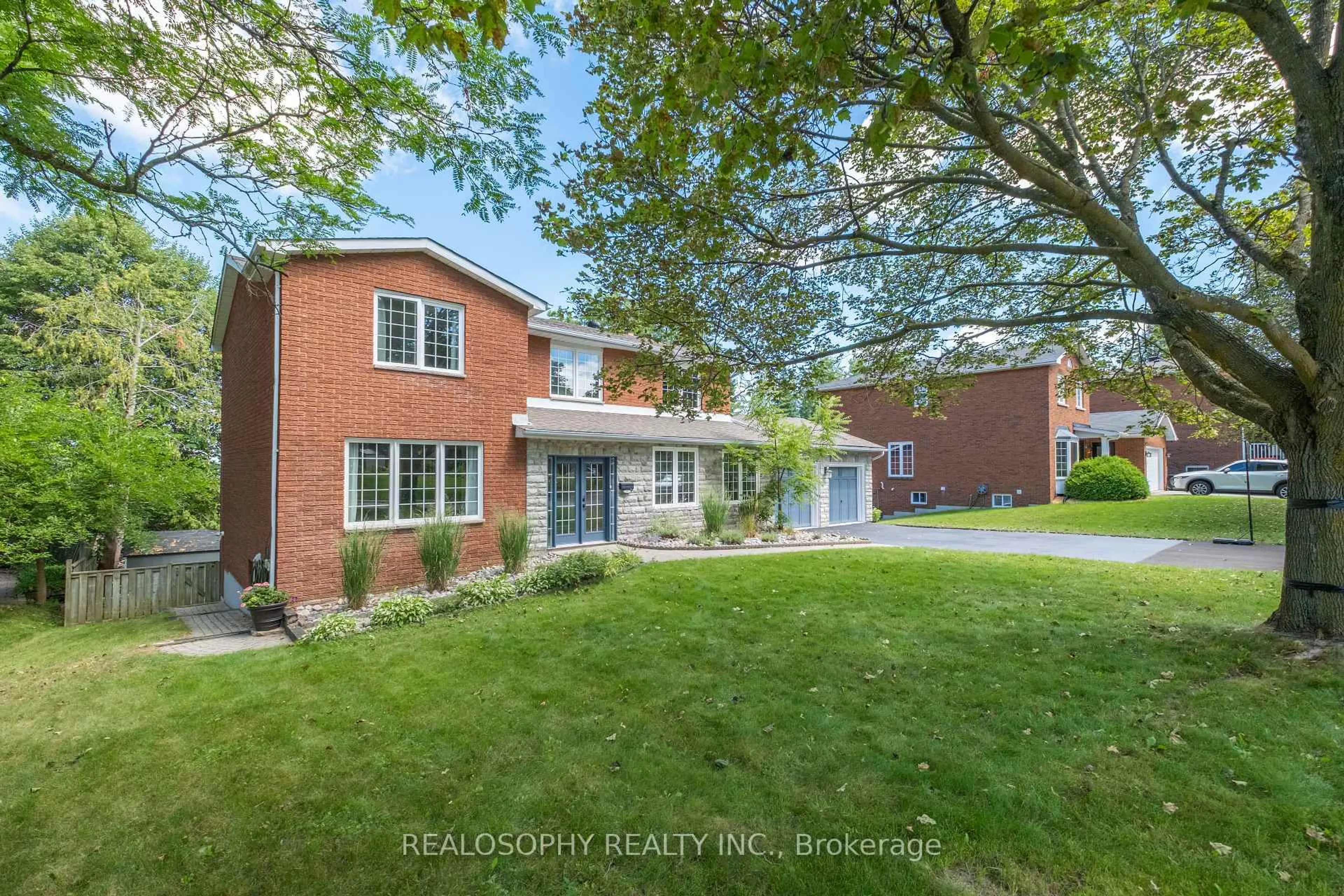 Home with brick exterior material, street for 22 Murray St, Barrie Ontario L4N 2X2