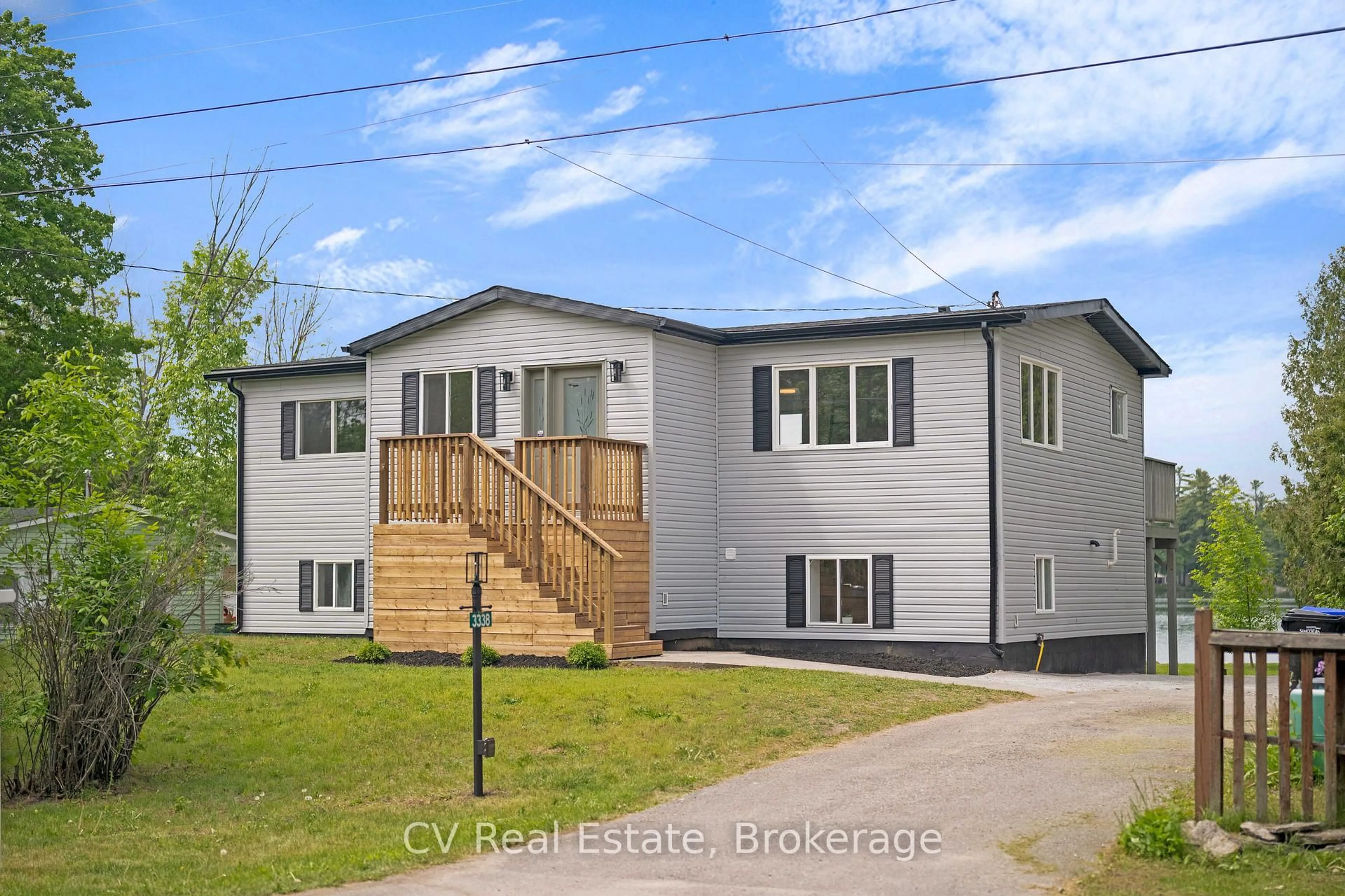 A pic from outside/outdoor area/front of a property/back of a property/a pic from drone, street for 3338 Cox Dr, Severn Ontario L0K 2B0